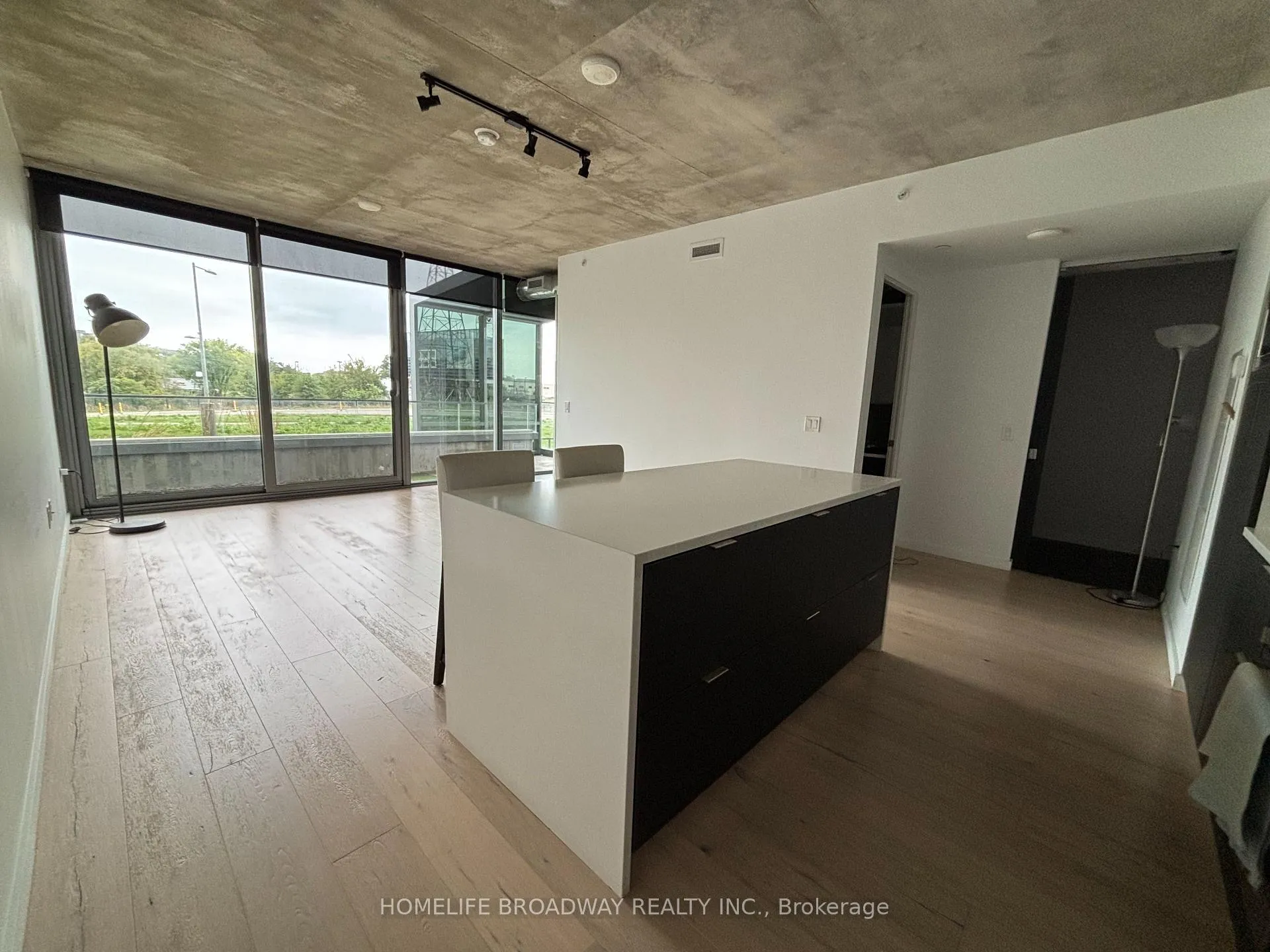 Photo 4 of Unit Th103, 170 Bayview Avenue, Toronto, Waterfront Communities — HOMEH