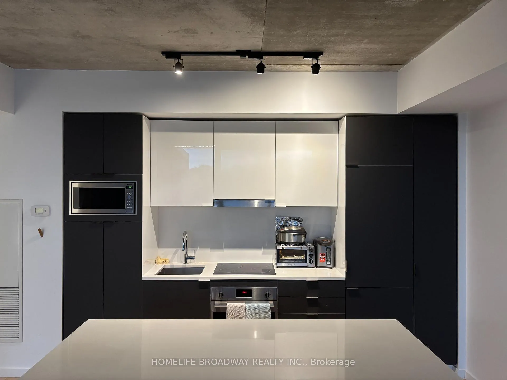 Photo 5 of Unit Th103, 170 Bayview Avenue, Toronto, Waterfront Communities — HOMEH