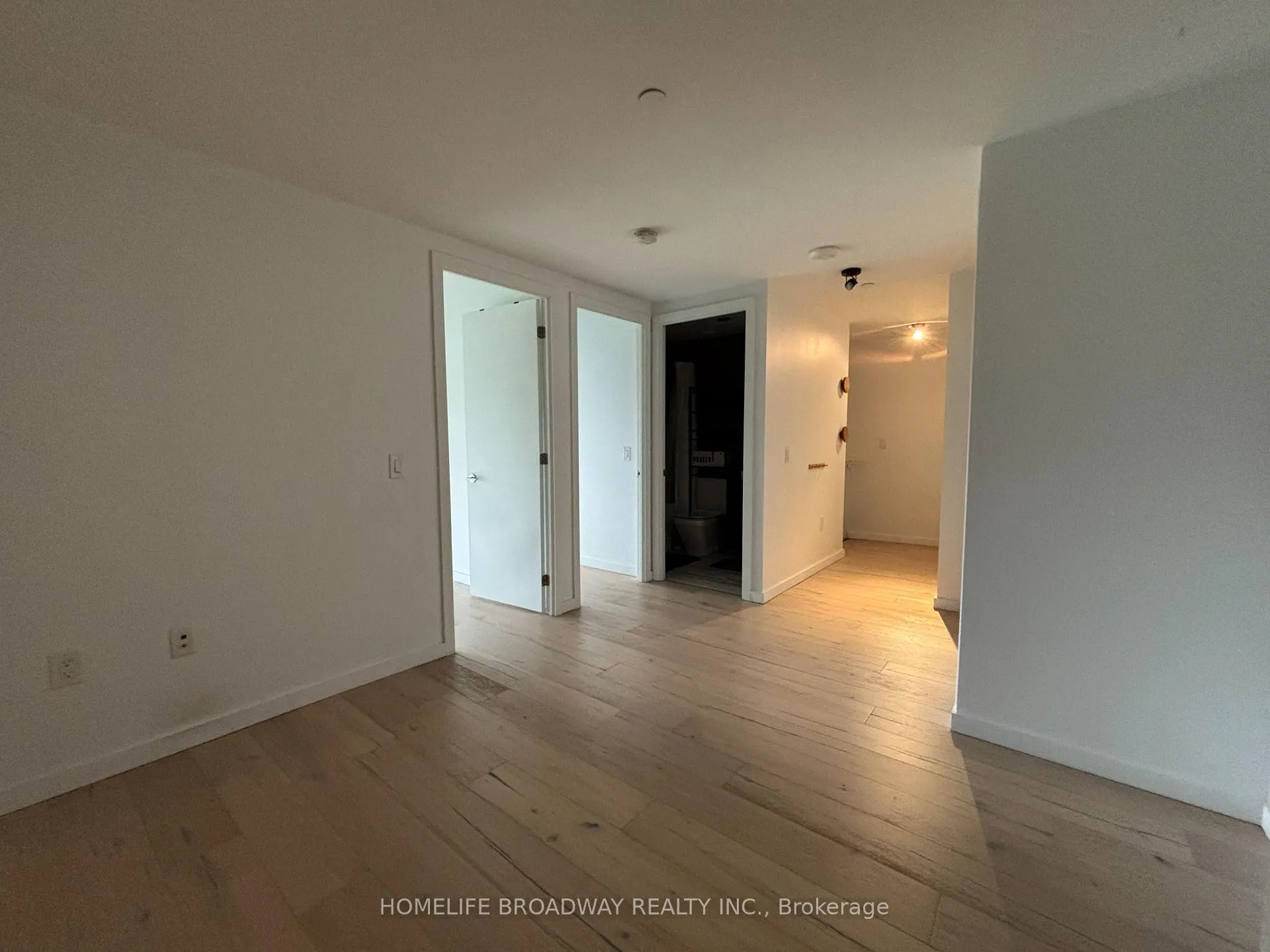 Photo 11 of Unit Th103, 170 Bayview Avenue, Toronto, Waterfront Communities — HOMEH