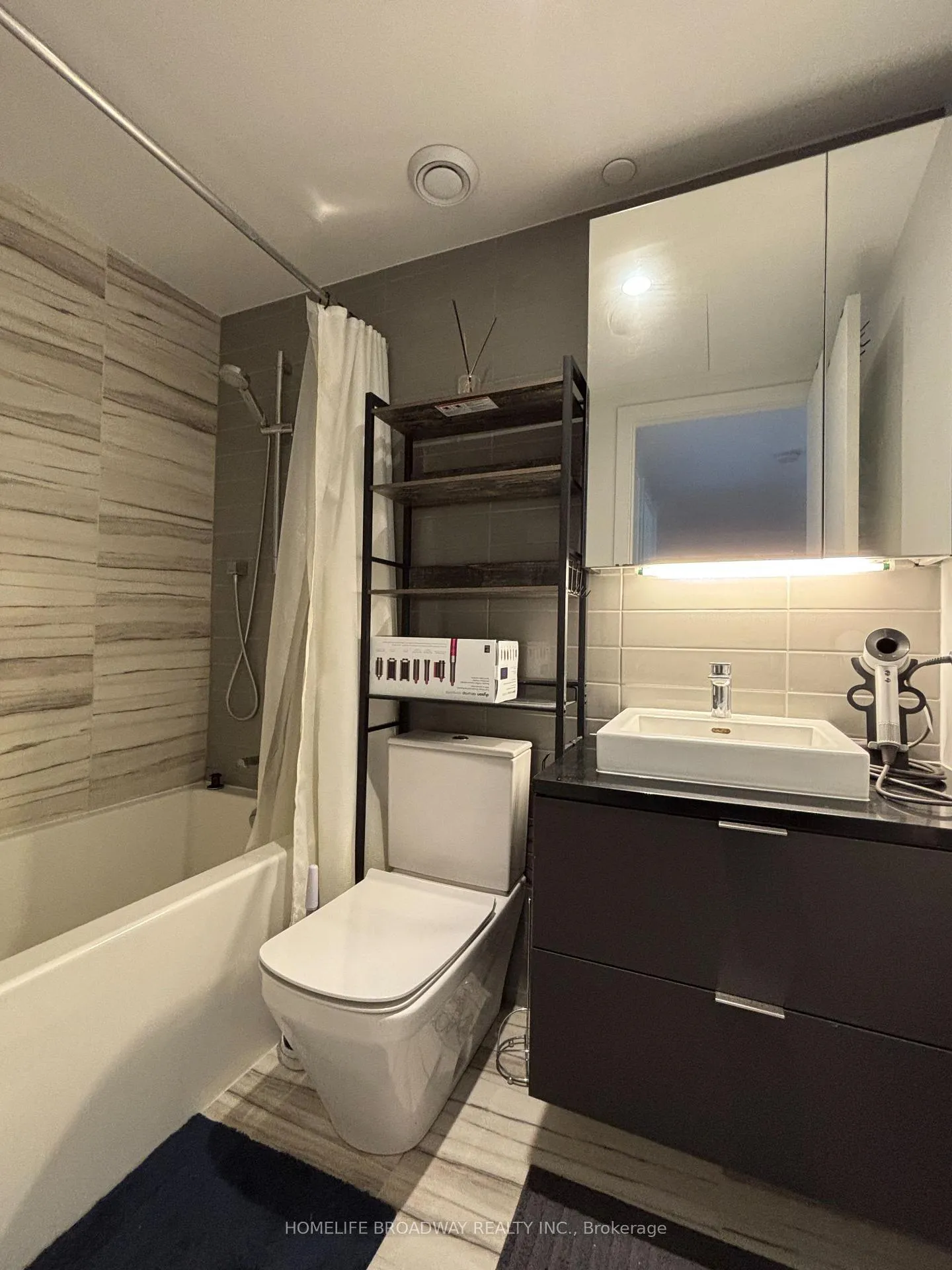 Photo 12 of Unit Th103, 170 Bayview Avenue, Toronto, Waterfront Communities — HOMEH
