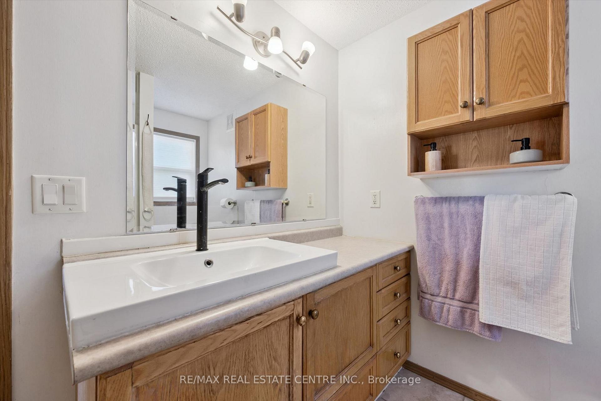 Photo 10 of 27 Trillium Beach Pvt Drive, Puslinch, Rural Puslinch East — HOMEH