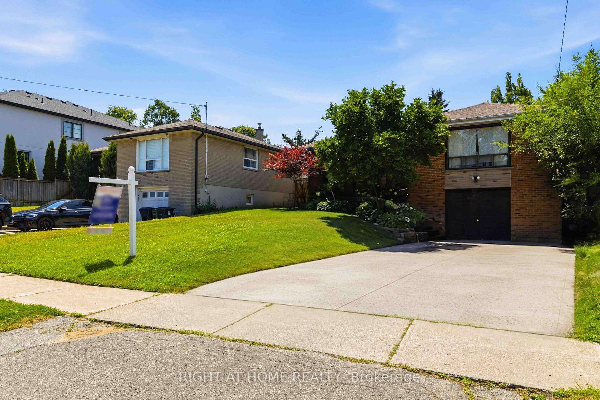 Photo 2 of 68 Barford Road, Etobicoke, Rexdale-Kipling — HOMEH