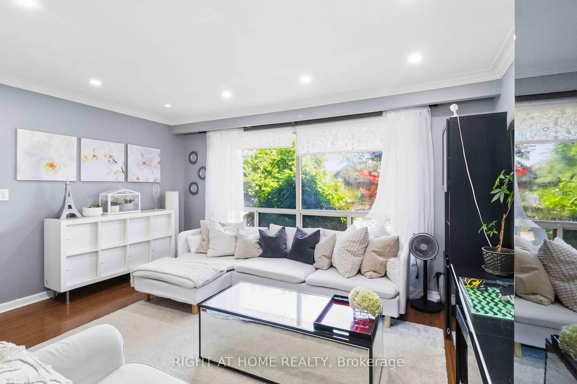 Photo 5 of 68 Barford Road, Etobicoke, Rexdale-Kipling — HOMEH