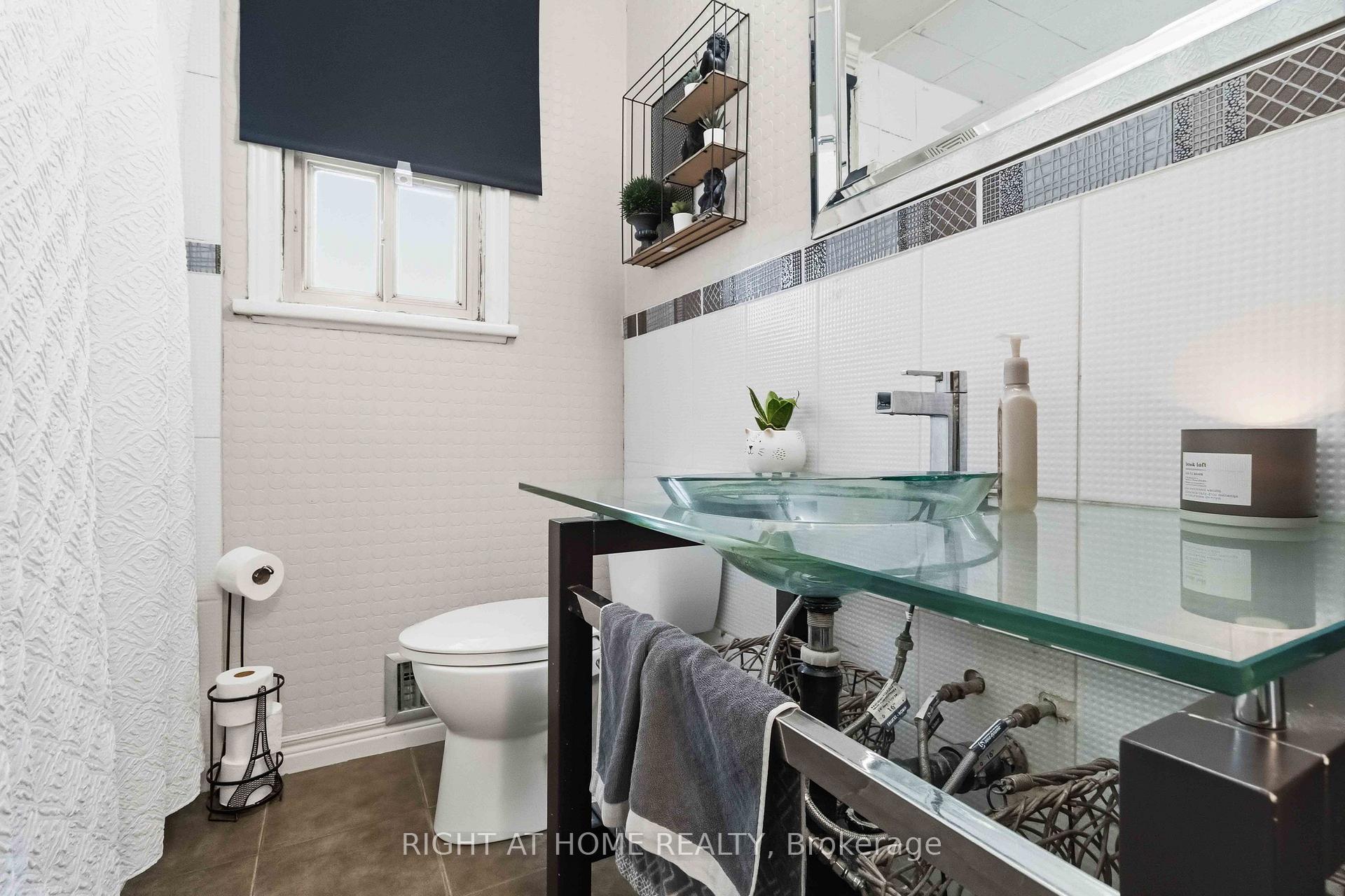 Photo 9 of 68 Barford Road, Etobicoke, Rexdale-Kipling — HOMEH