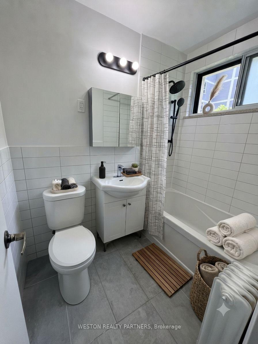 Photo 3 of Unit 304, 88 Wellesley Street E, Toronto, Church-Yonge Corridor — HOMEH