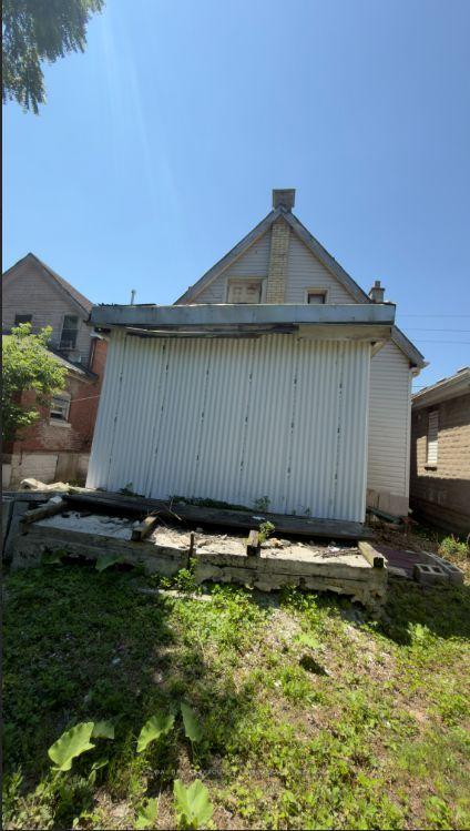 Photo 3 of 188 Wharncliffe Road S, London, South F — HOMEH