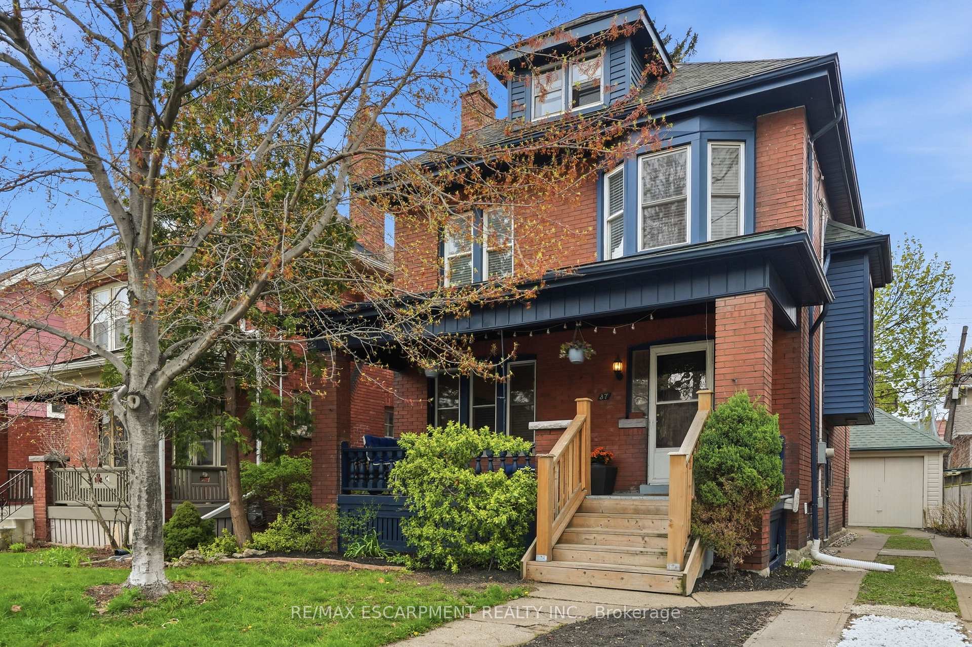 Photo 3 of 37 Connaught Avenue S, Hamilton, Stipley — HOMEH