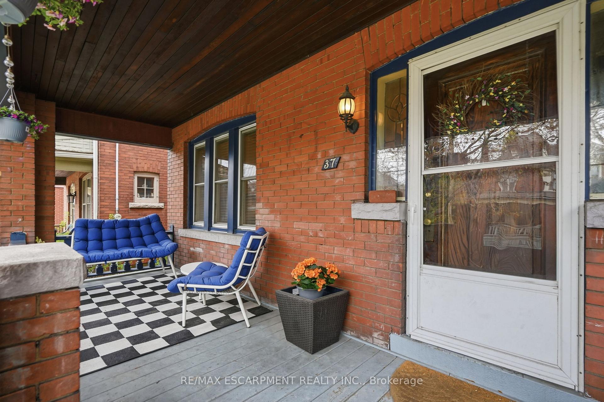 Photo 4 of 37 Connaught Avenue S, Hamilton, Stipley — HOMEH