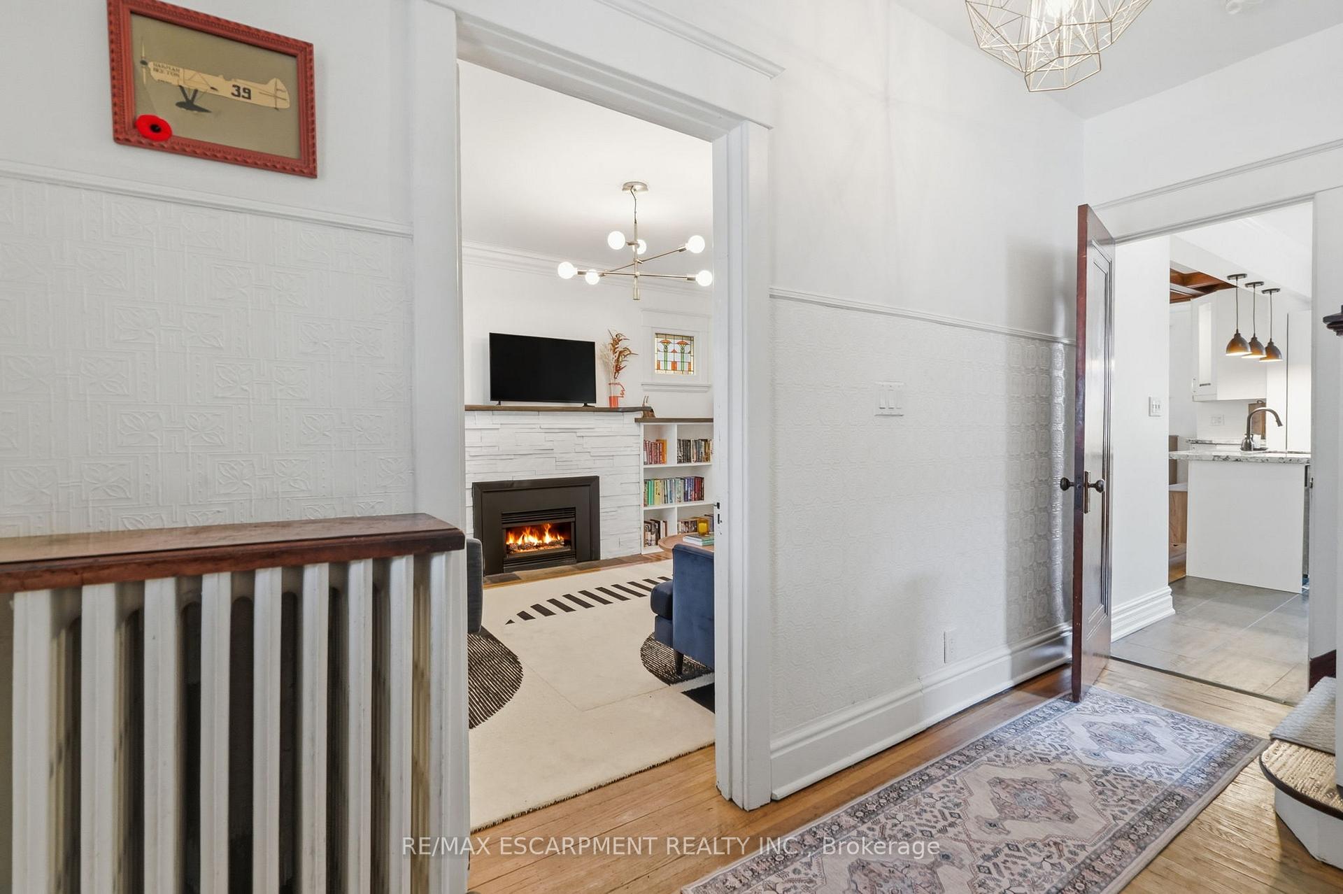 Photo 6 of 37 Connaught Avenue S, Hamilton, Stipley — HOMEH
