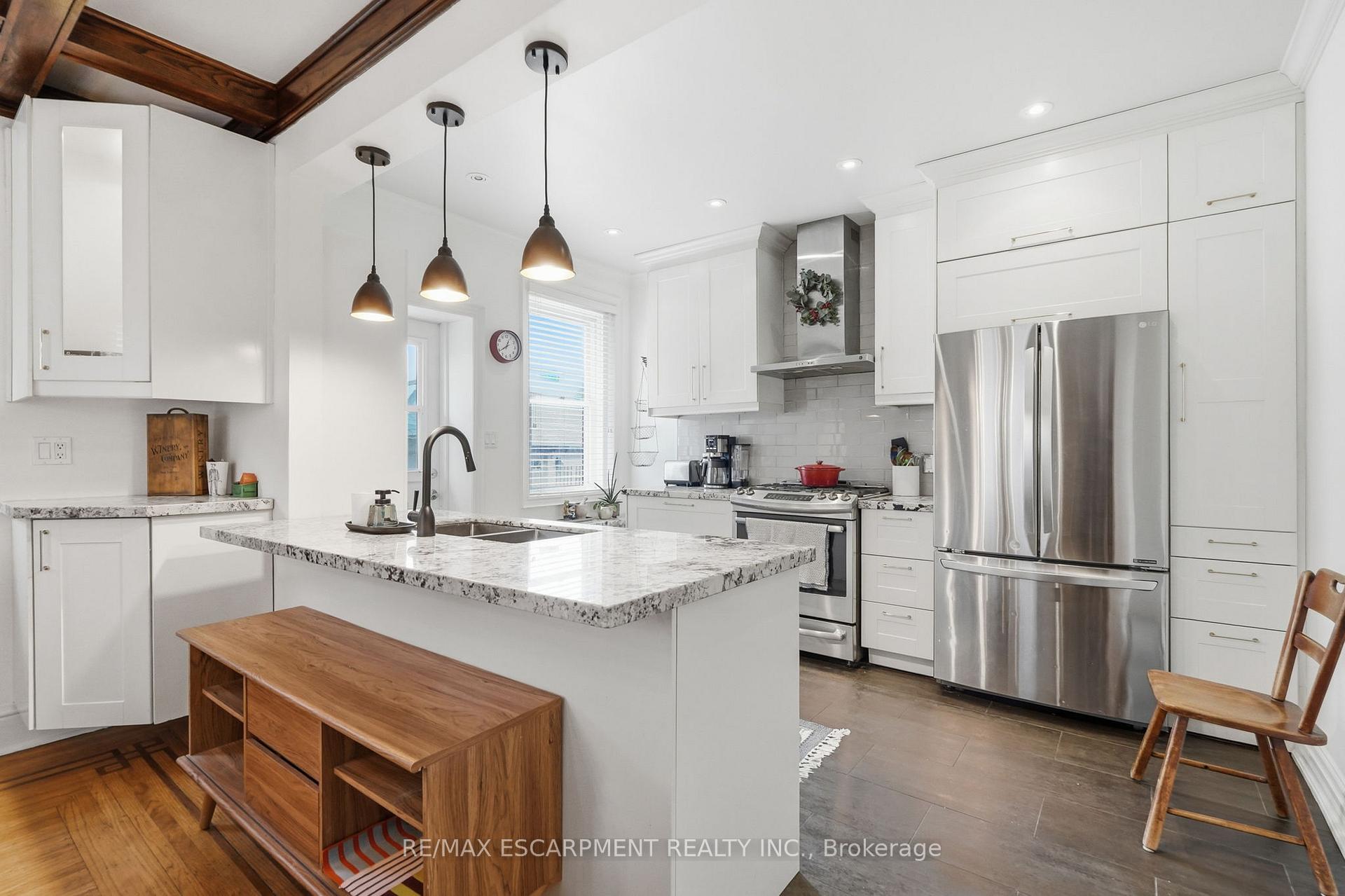 Photo 13 of 37 Connaught Avenue S, Hamilton, Stipley — HOMEH