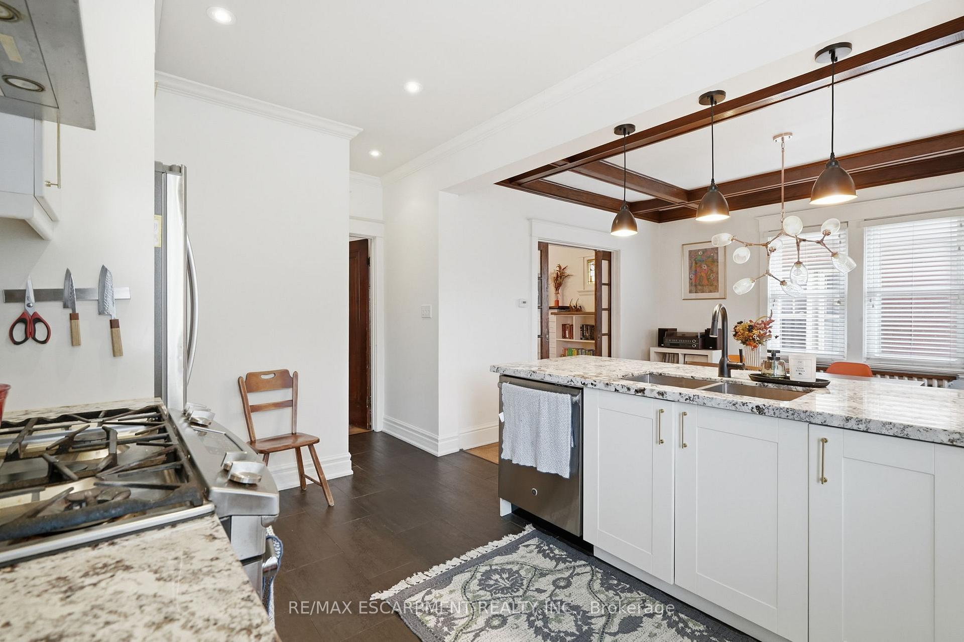 Photo 14 of 37 Connaught Avenue S, Hamilton, Stipley — HOMEH