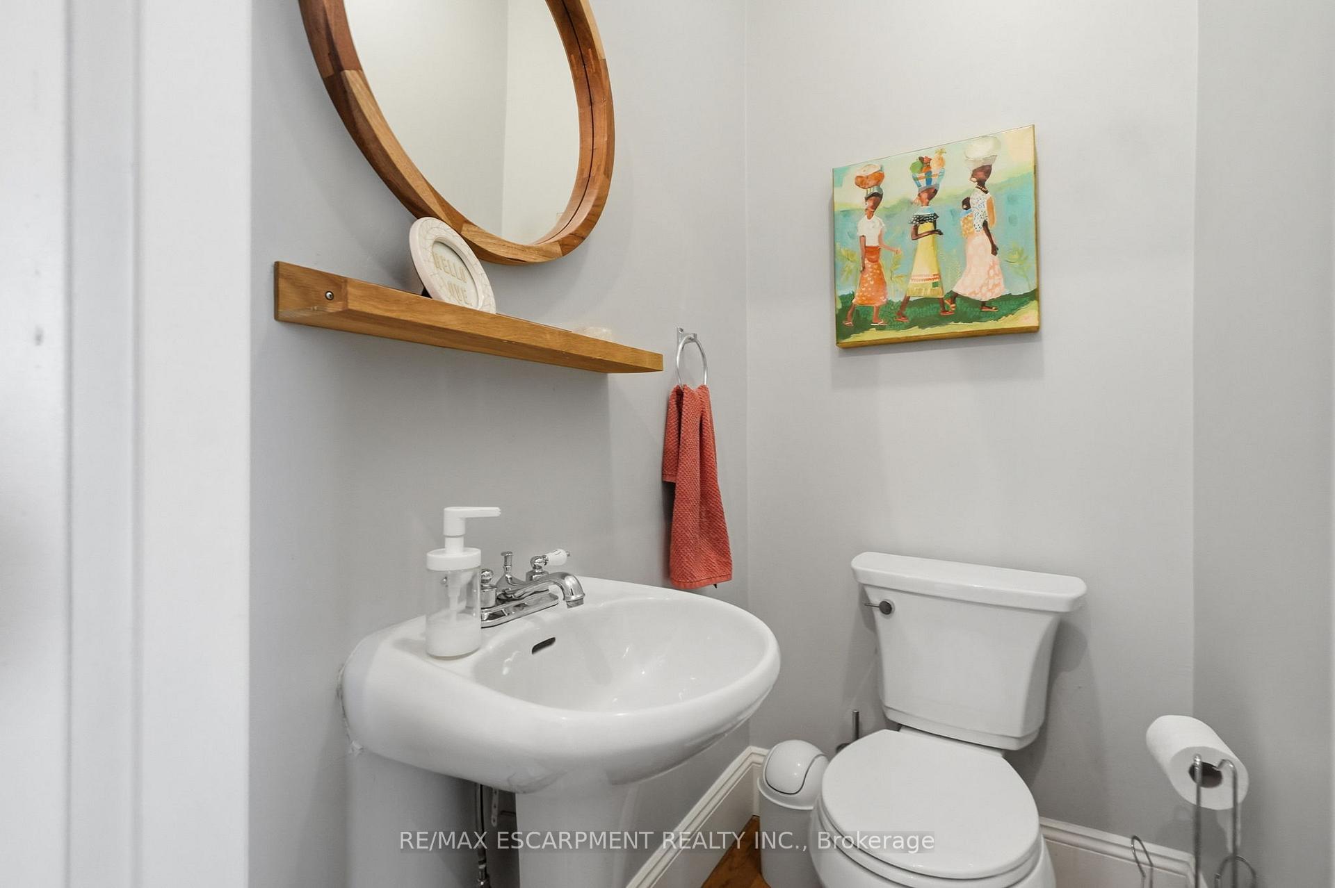 Photo 16 of 37 Connaught Avenue S, Hamilton, Stipley — HOMEH