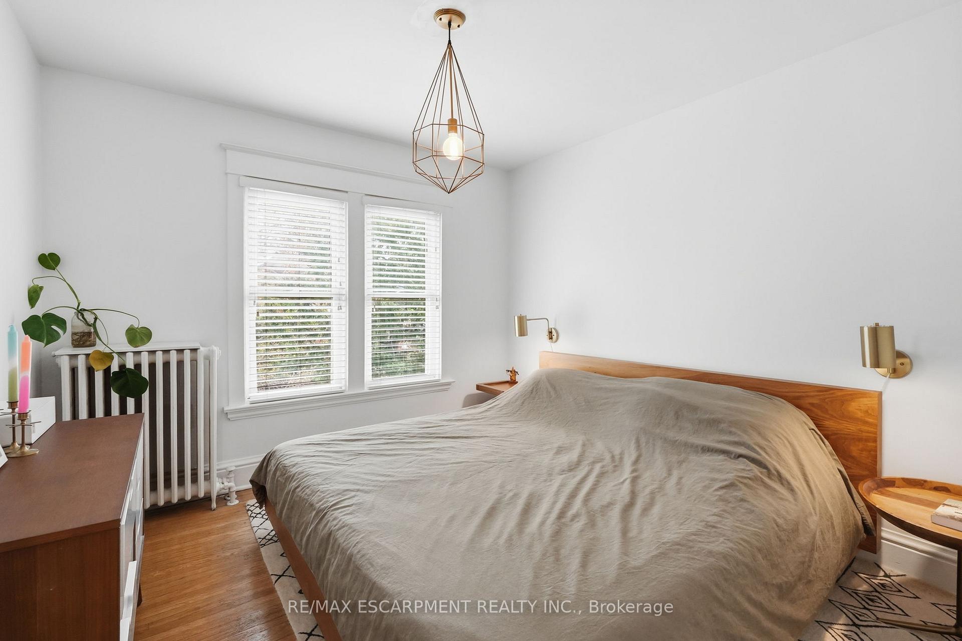 Photo 21 of 37 Connaught Avenue S, Hamilton, Stipley — HOMEH