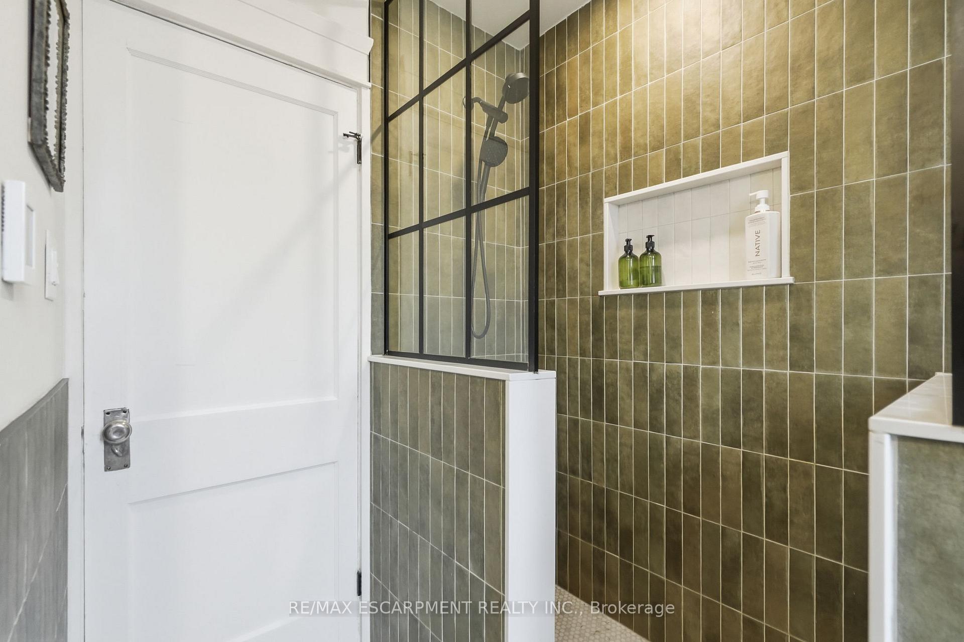 Photo 22 of 37 Connaught Avenue S, Hamilton, Stipley — HOMEH