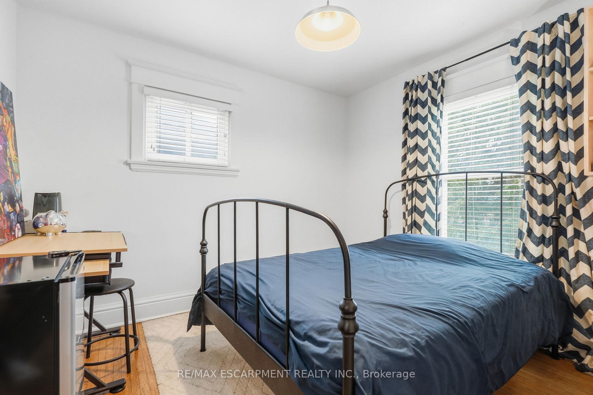 Photo 24 of 37 Connaught Avenue S, Hamilton, Stipley — HOMEH