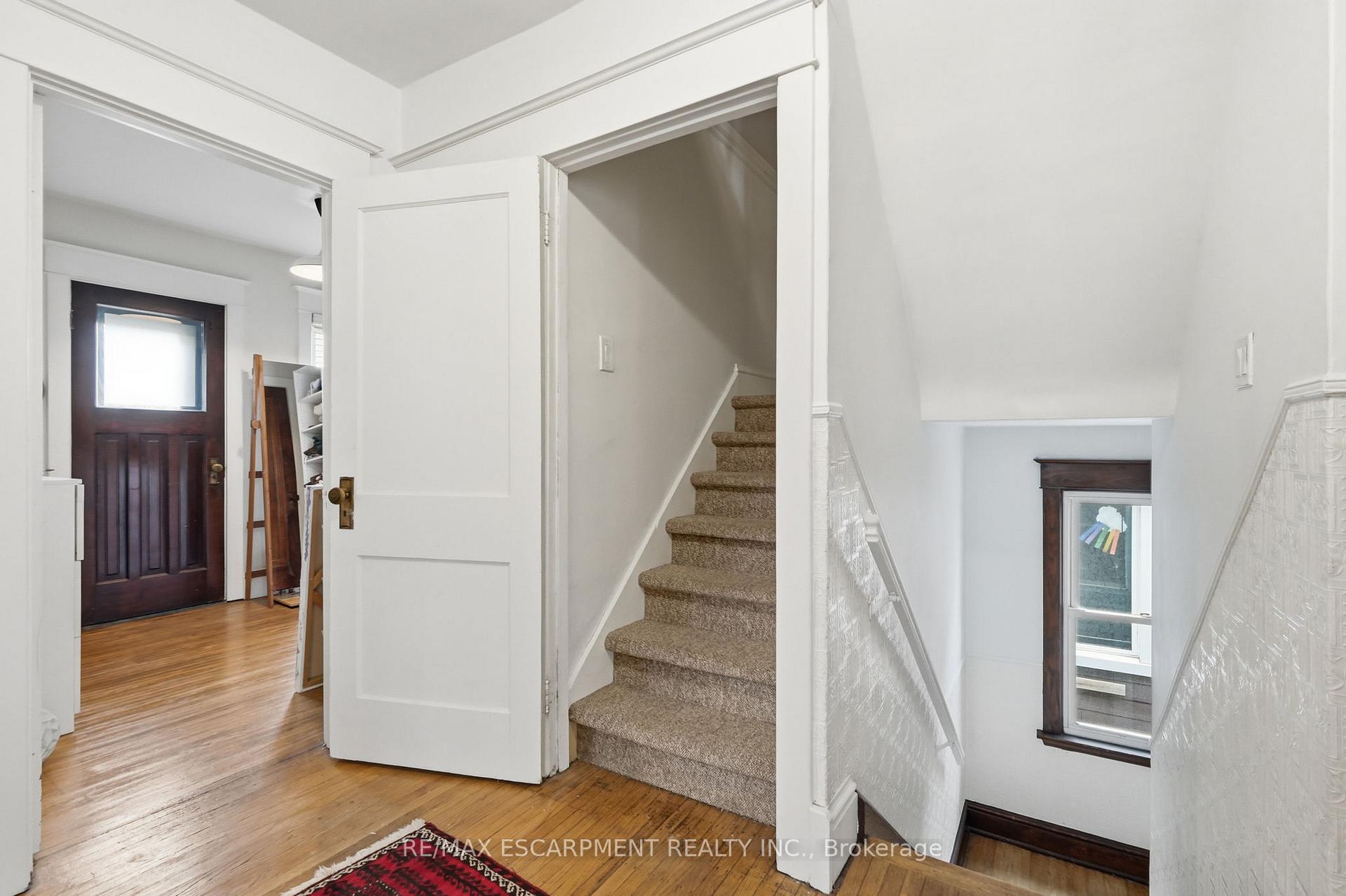 Photo 28 of 37 Connaught Avenue S, Hamilton, Stipley — HOMEH