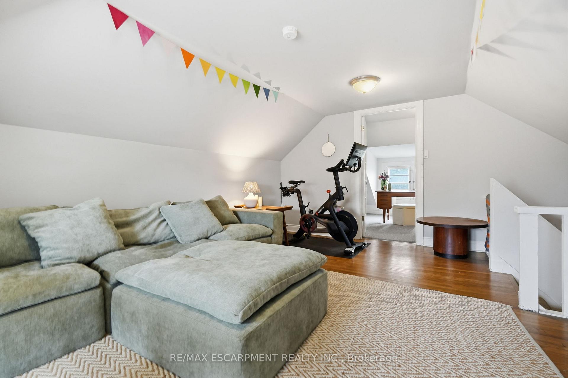 Photo 29 of 37 Connaught Avenue S, Hamilton, Stipley — HOMEH