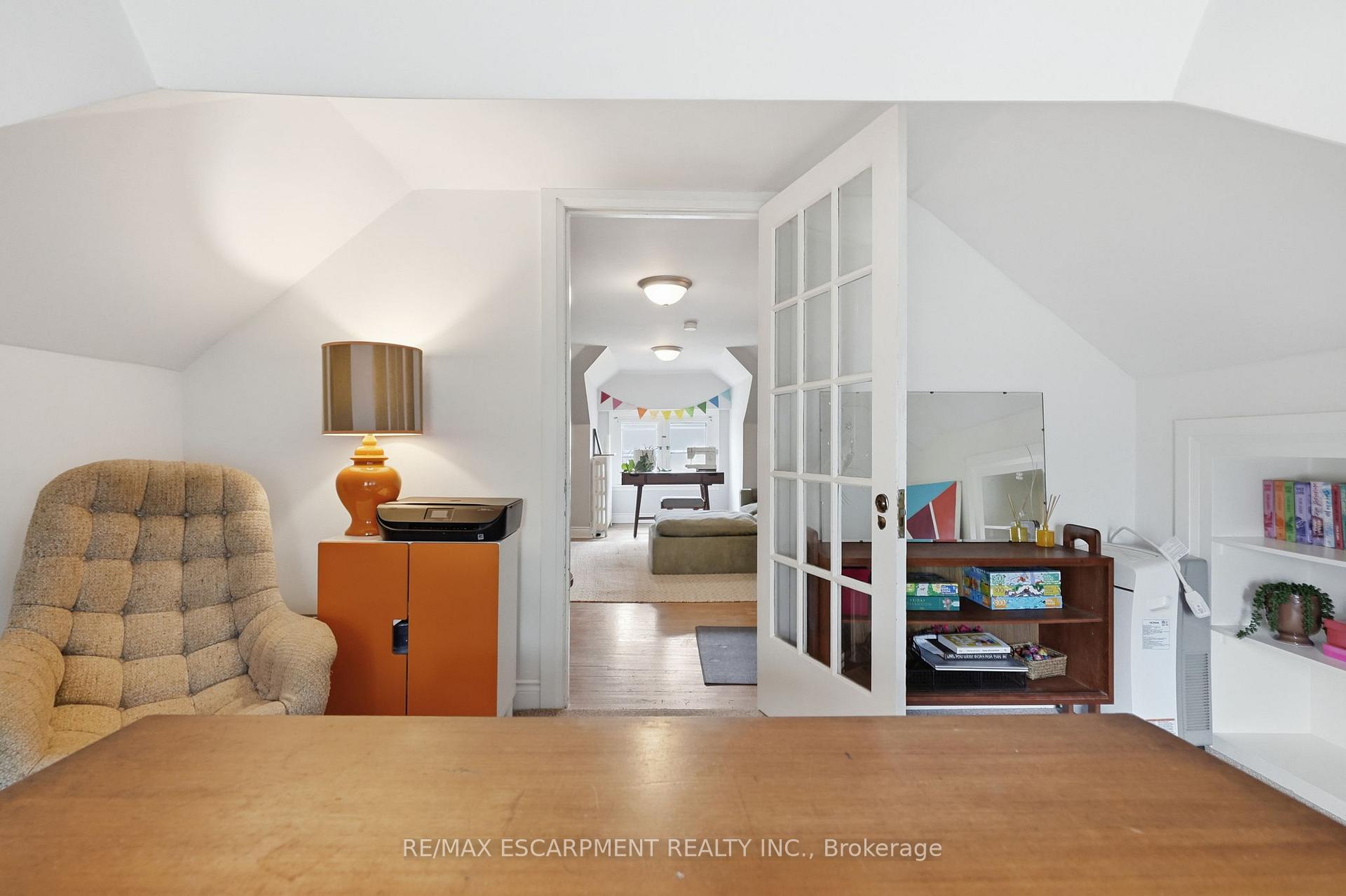 Photo 34 of 37 Connaught Avenue S, Hamilton, Stipley — HOMEH