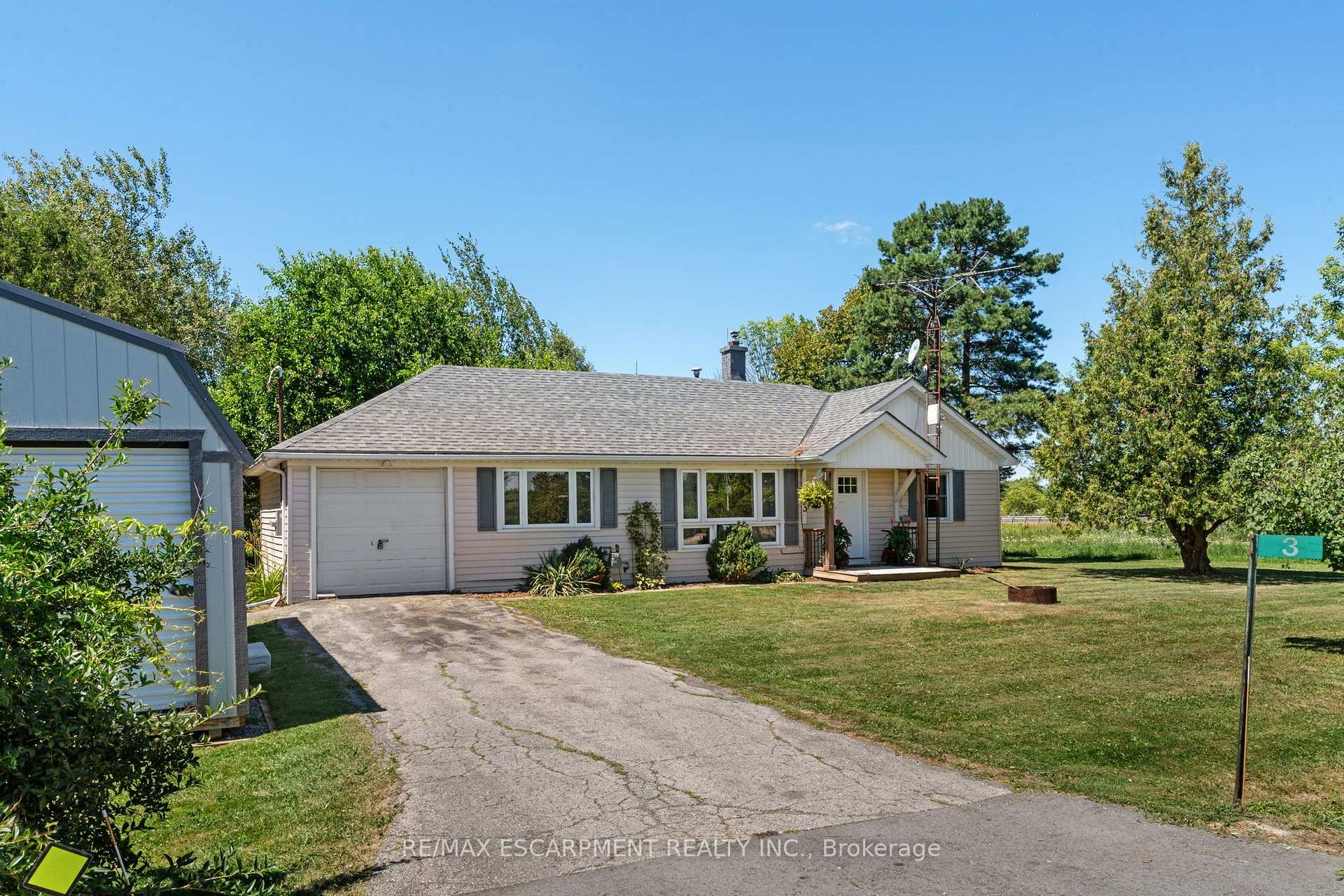 Photo 2 of 3 Bousfield Lane, Haldimand — HOMEH