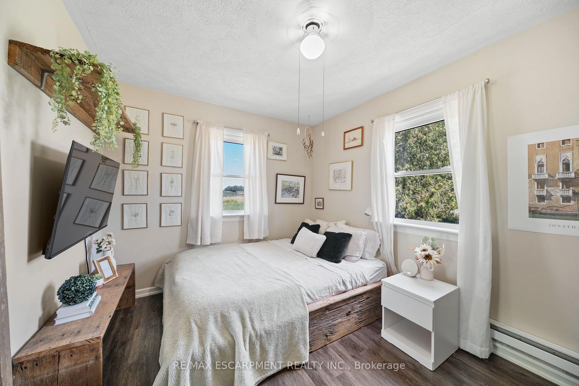 Photo 10 of 3 Bousfield Lane, Haldimand — HOMEH