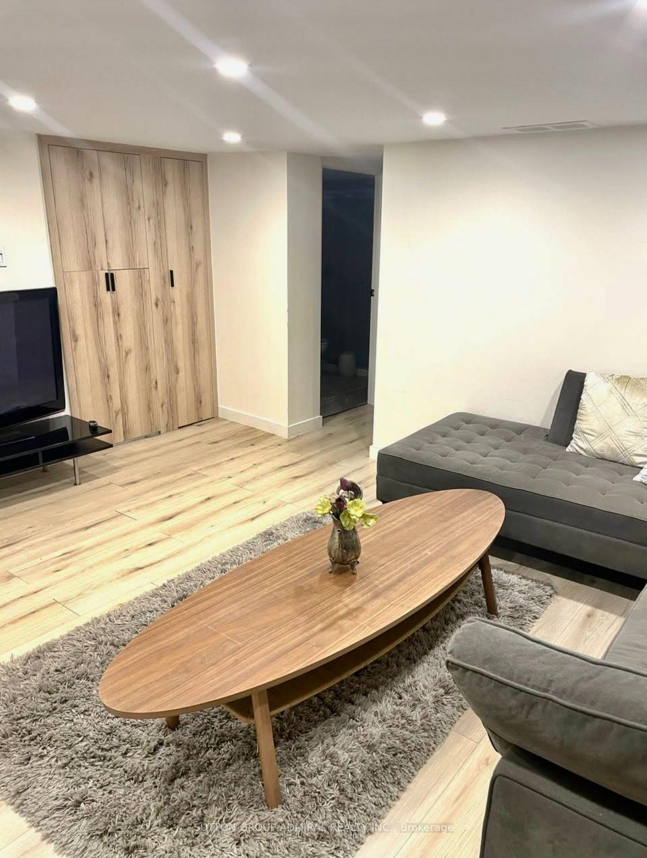 Photo 11 of 204 Brooke Avenue, Toronto, Bedford Park-Nortown — HOMEH