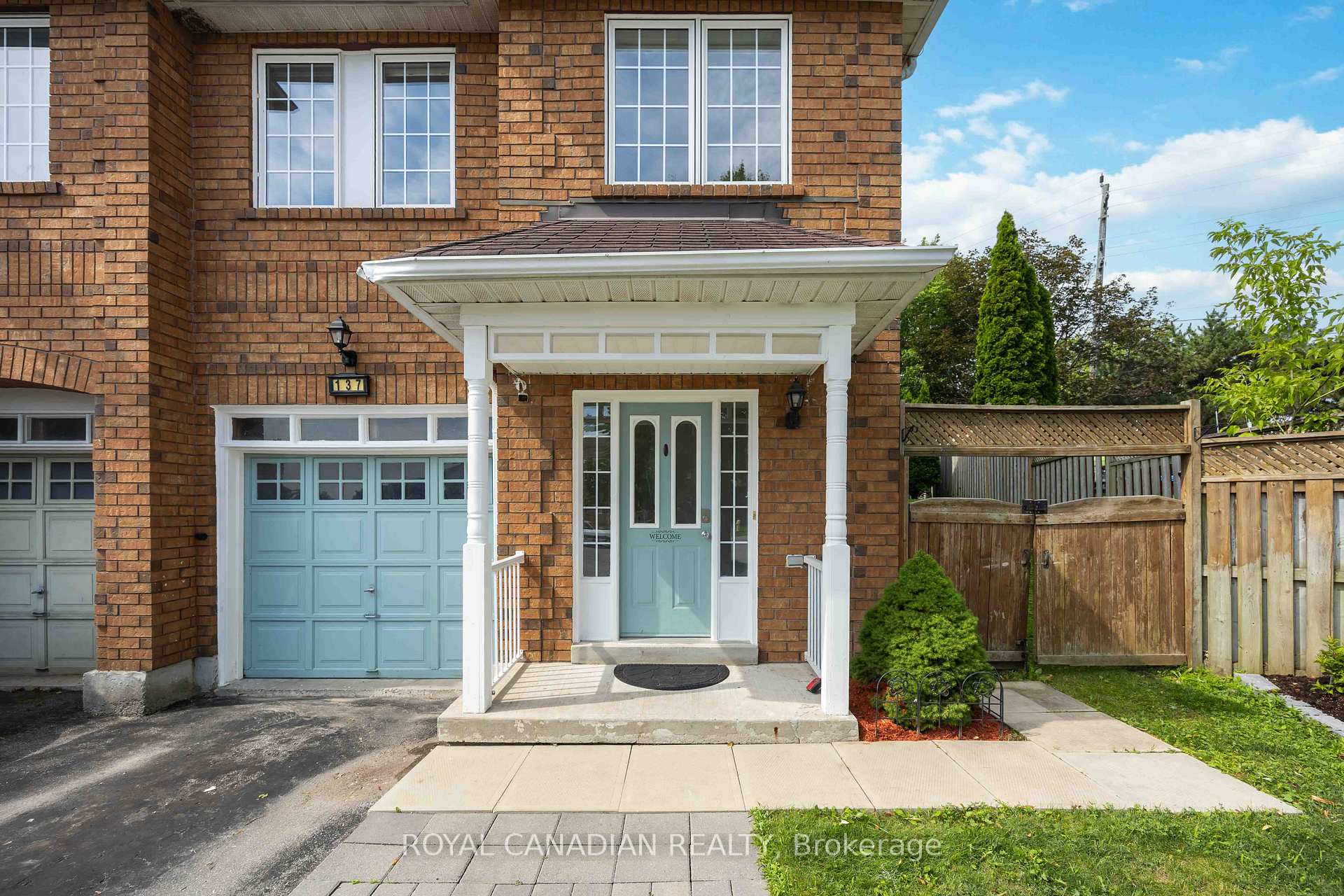 Photo 4 of 137 Stokely Crescent, Whitby, Downtown Whitby — HOMEH