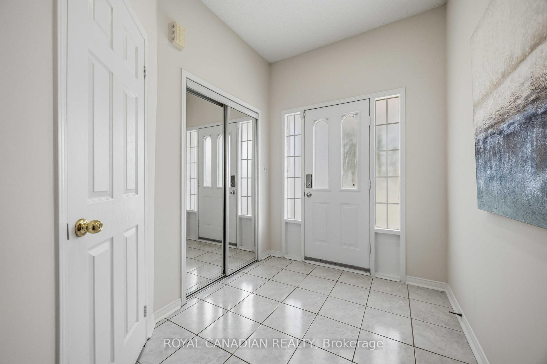 Photo 6 of 137 Stokely Crescent, Whitby, Downtown Whitby — HOMEH