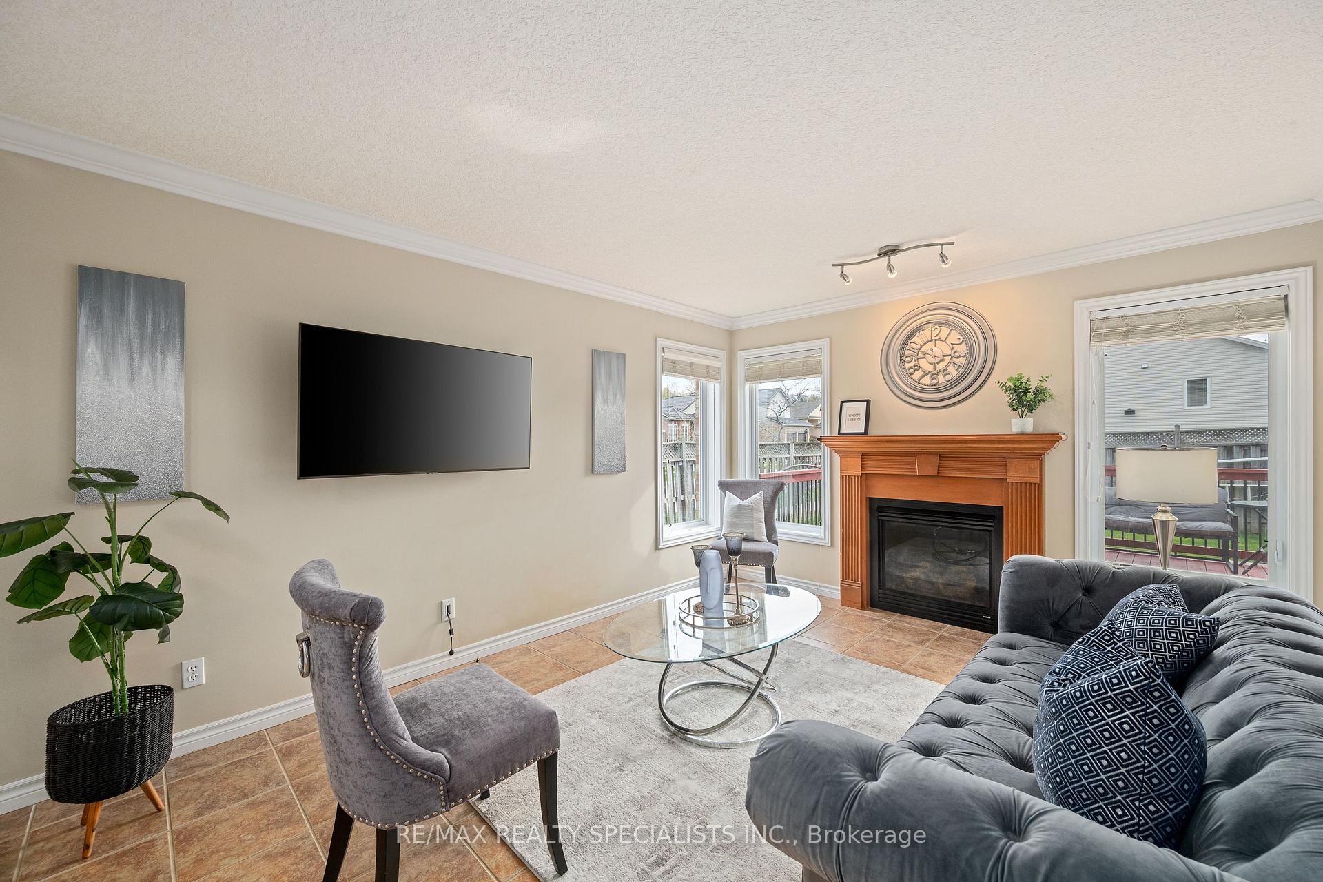 Photo 11 of 1865 Bayswater Crescent, London, North E — HOMEH
