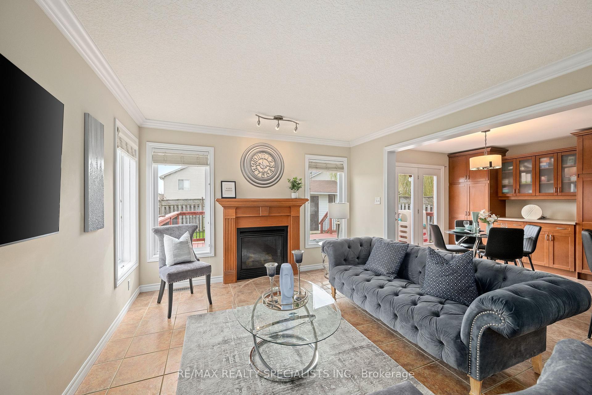 Photo 12 of 1865 Bayswater Crescent, London, North E — HOMEH