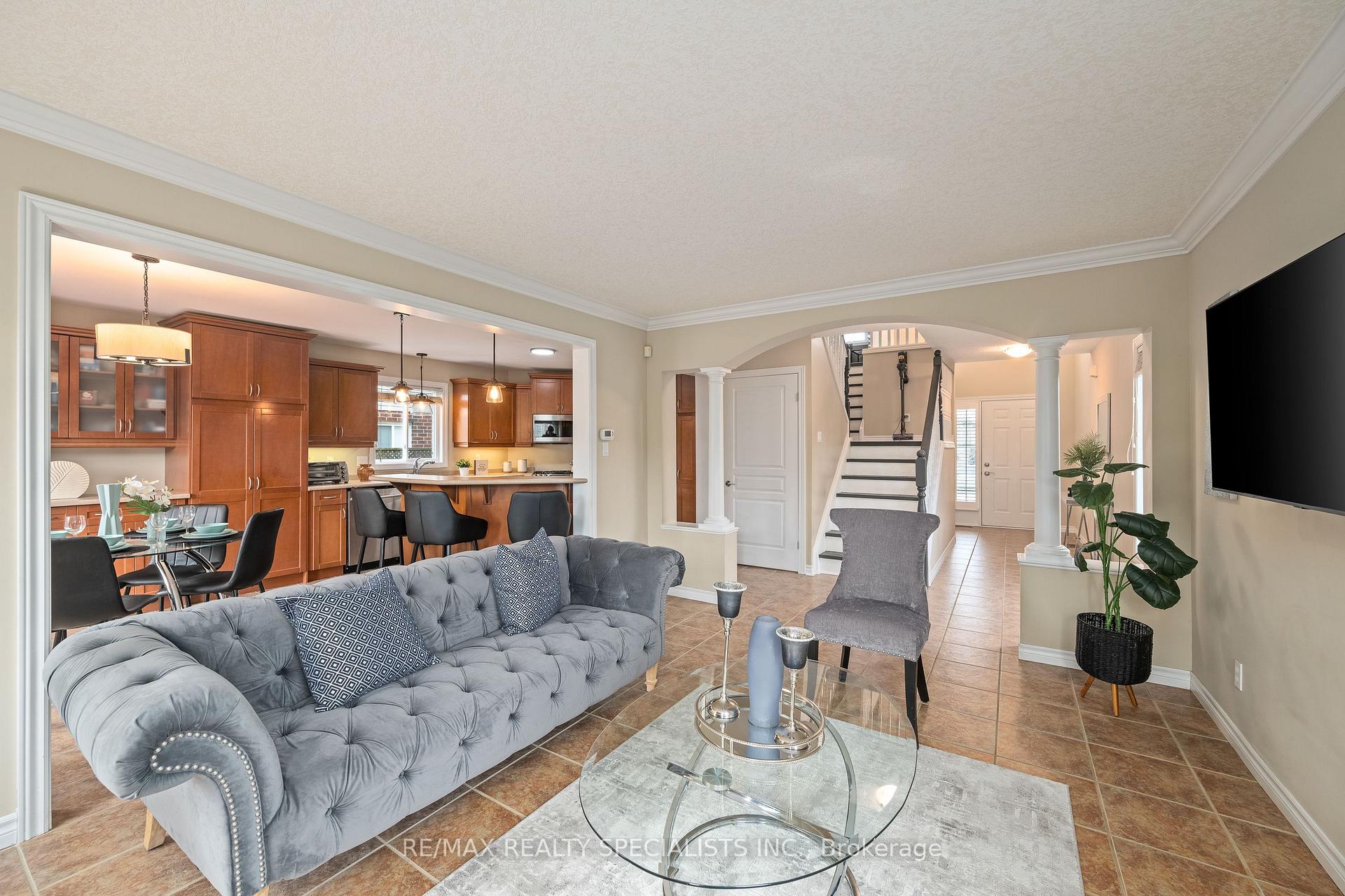 Photo 13 of 1865 Bayswater Crescent, London, North E — HOMEH