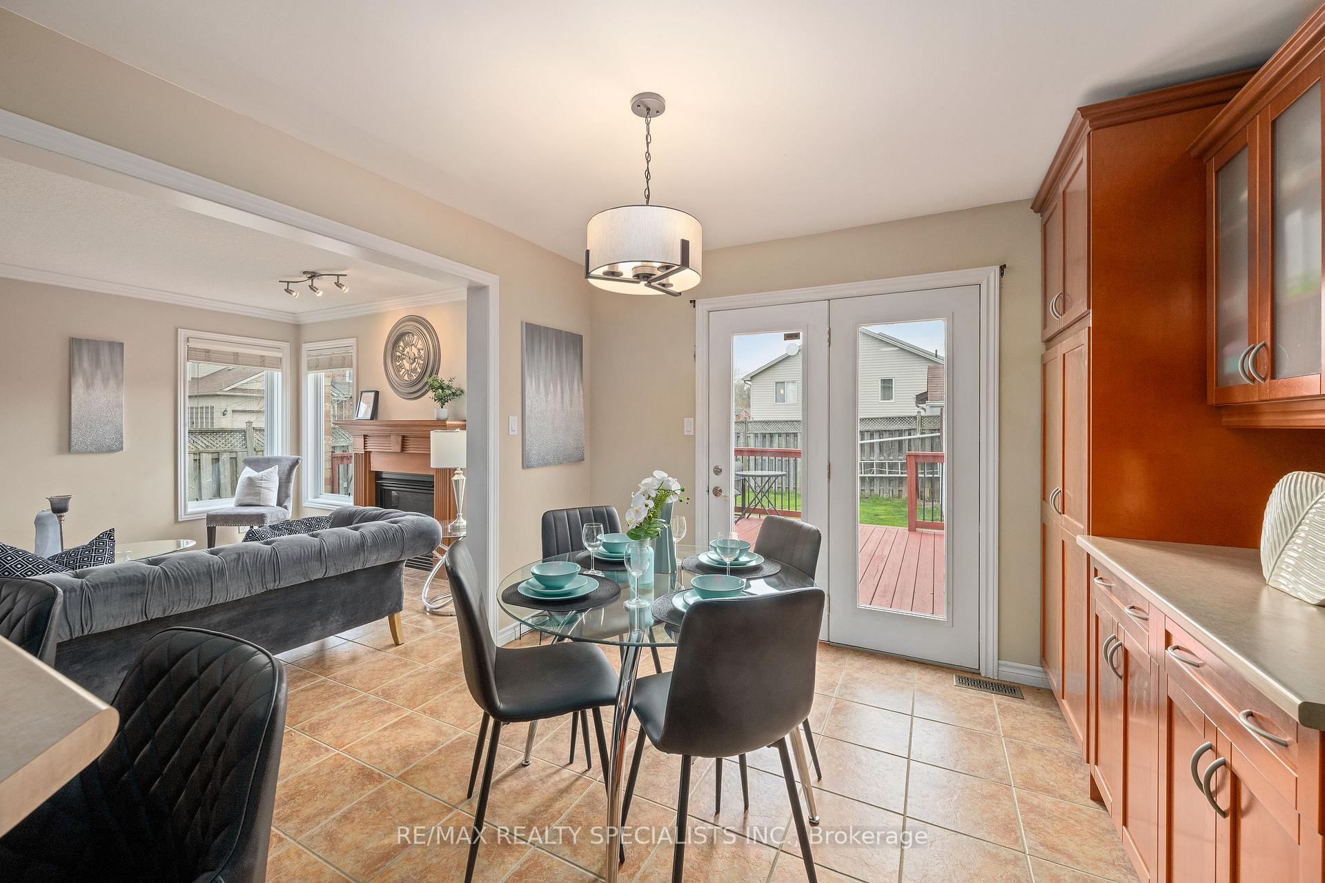 Photo 17 of 1865 Bayswater Crescent, London, North E — HOMEH
