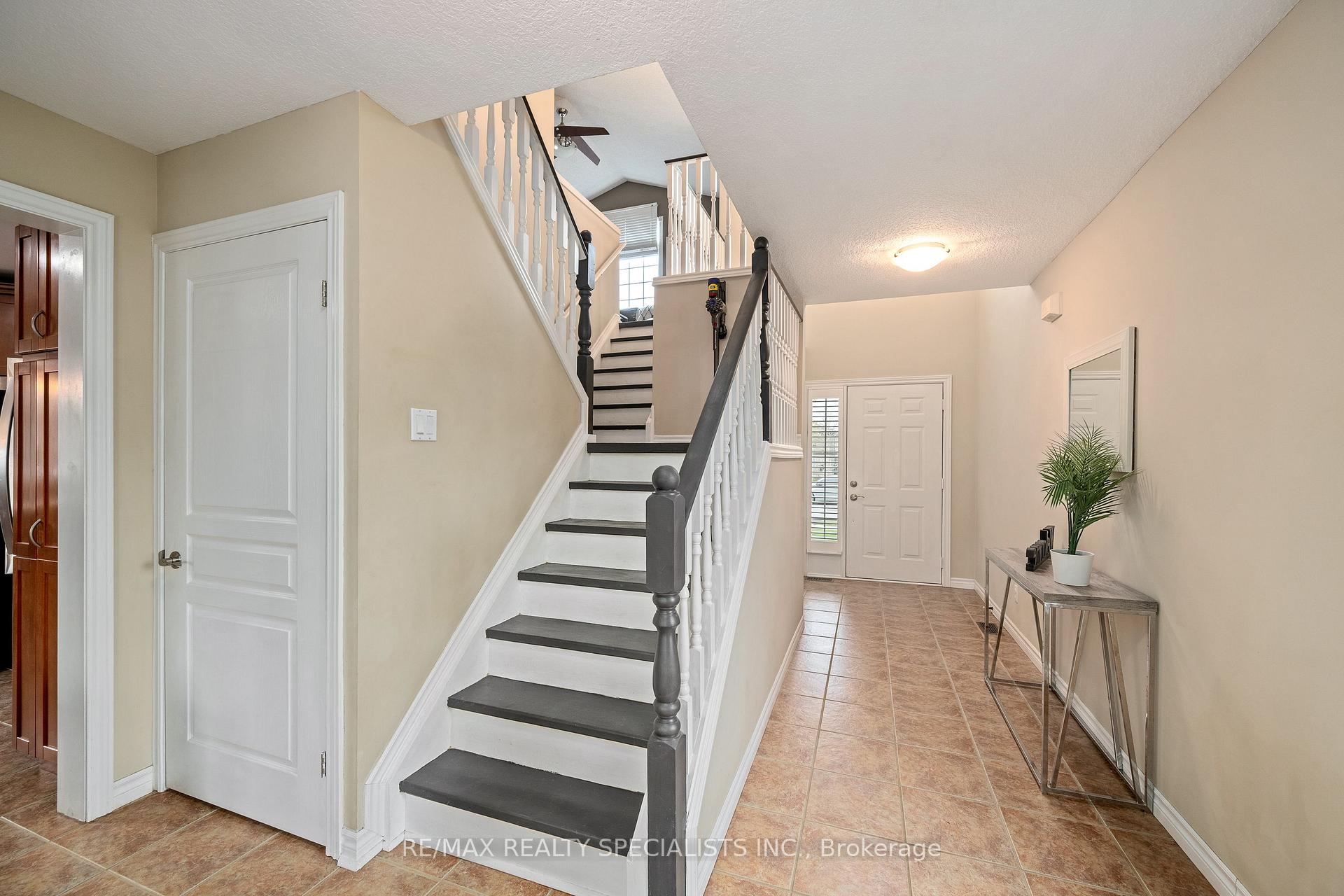 Photo 21 of 1865 Bayswater Crescent, London, North E — HOMEH