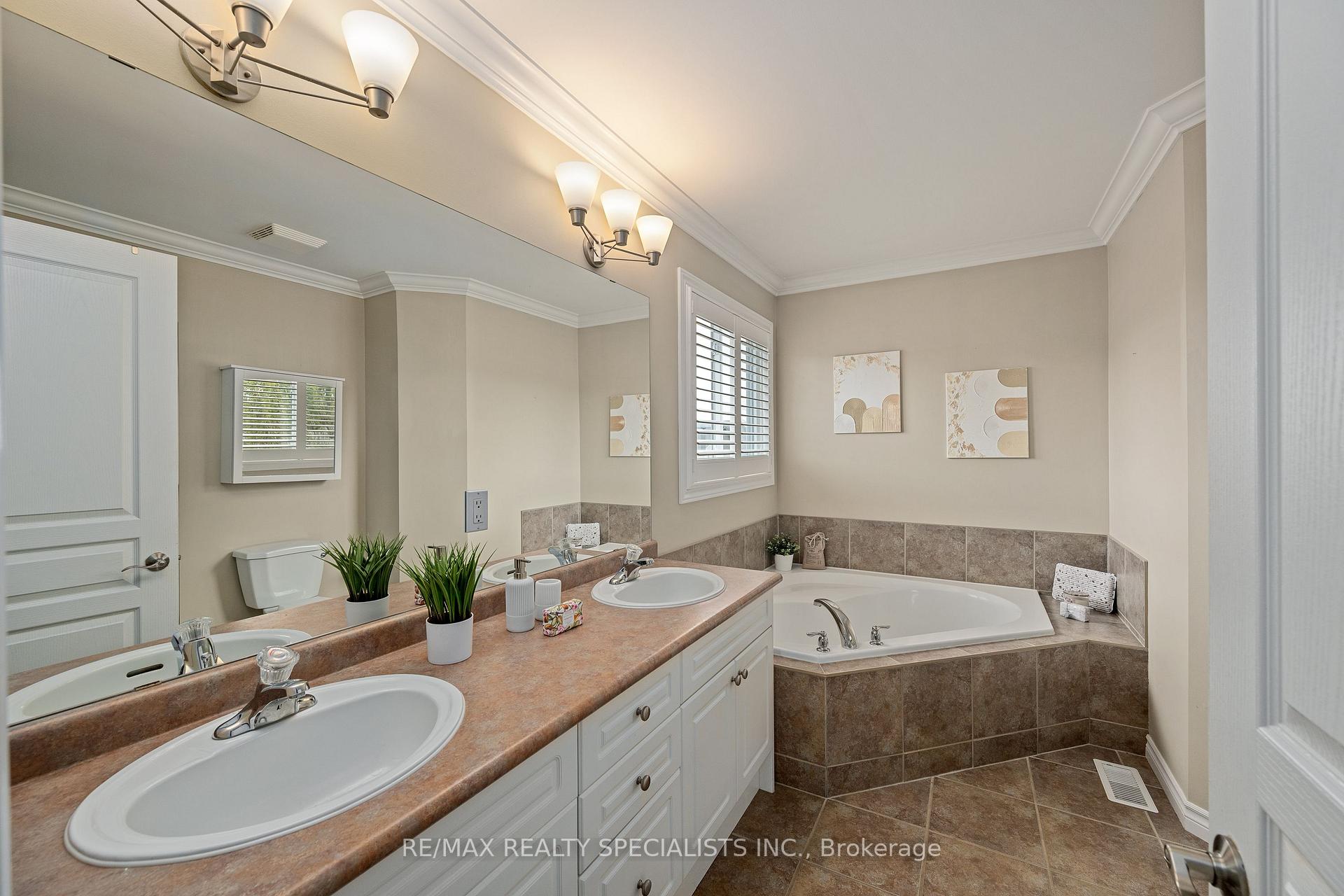 Photo 27 of 1865 Bayswater Crescent, London, North E — HOMEH