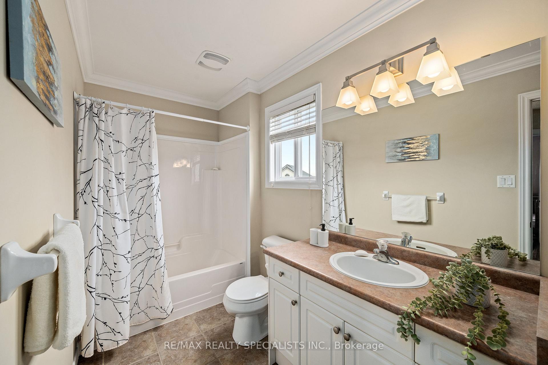 Photo 31 of 1865 Bayswater Crescent, London, North E — HOMEH