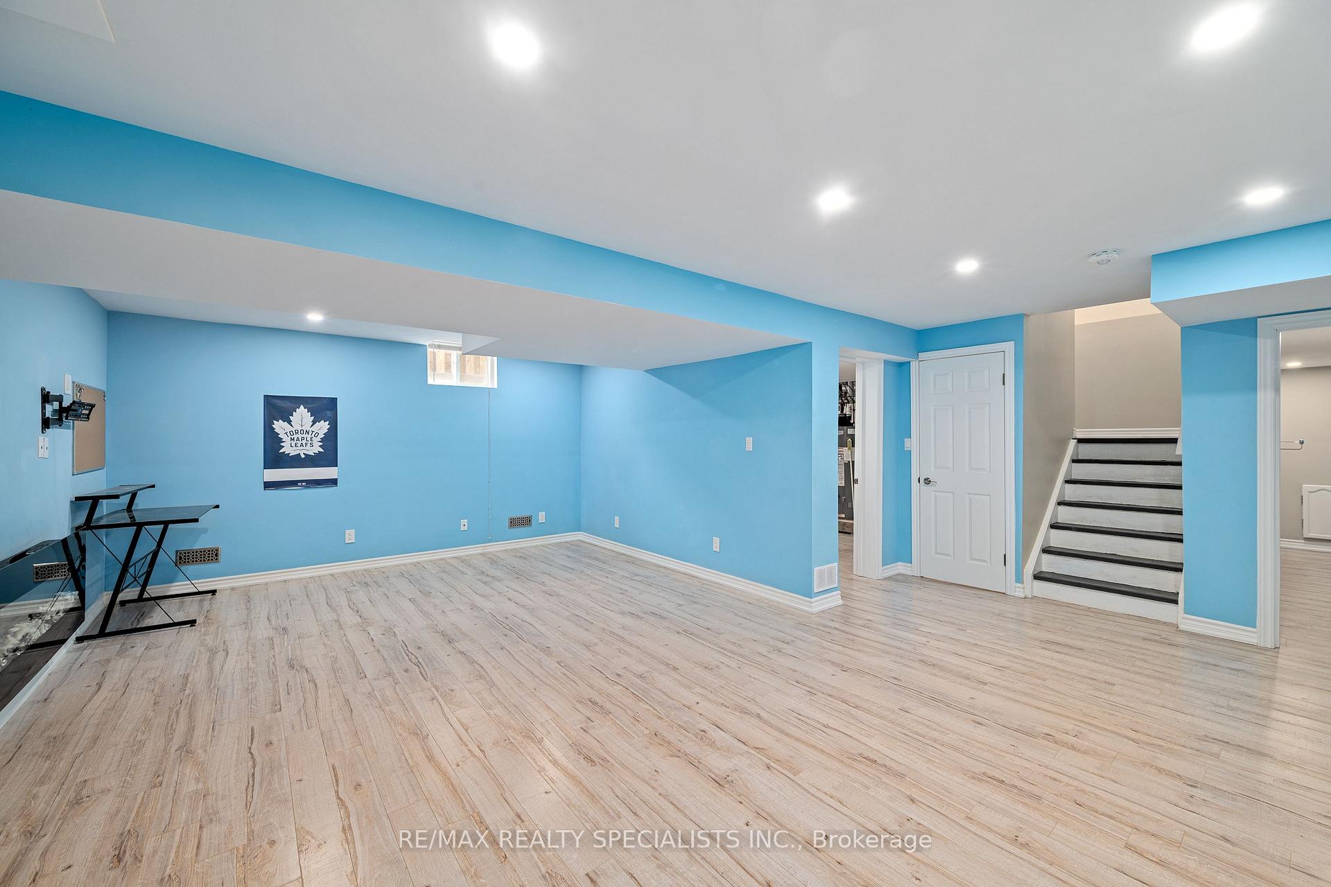 Photo 33 of 1865 Bayswater Crescent, London, North E — HOMEH