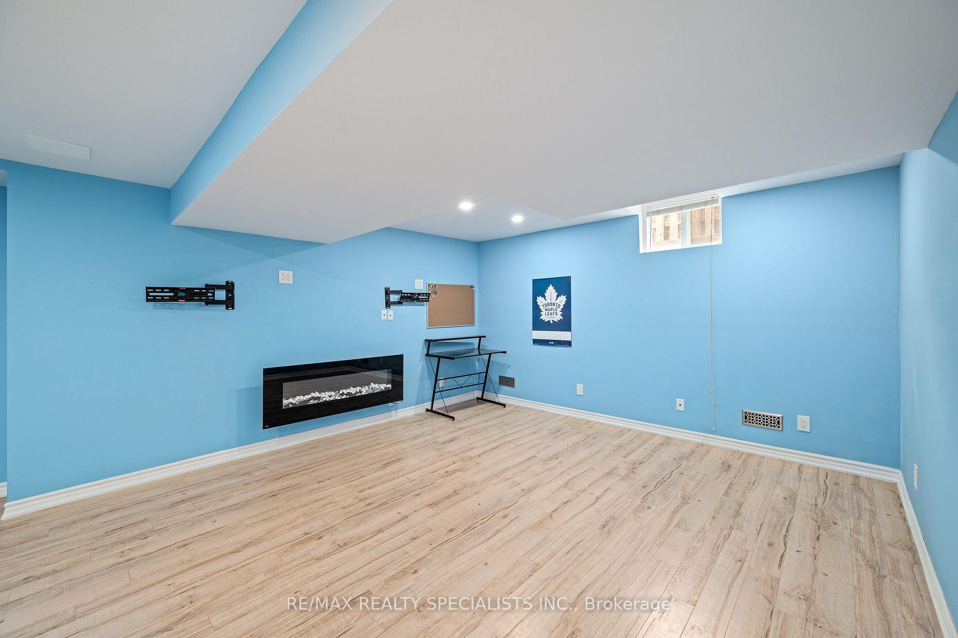 Photo 34 of 1865 Bayswater Crescent, London, North E — HOMEH