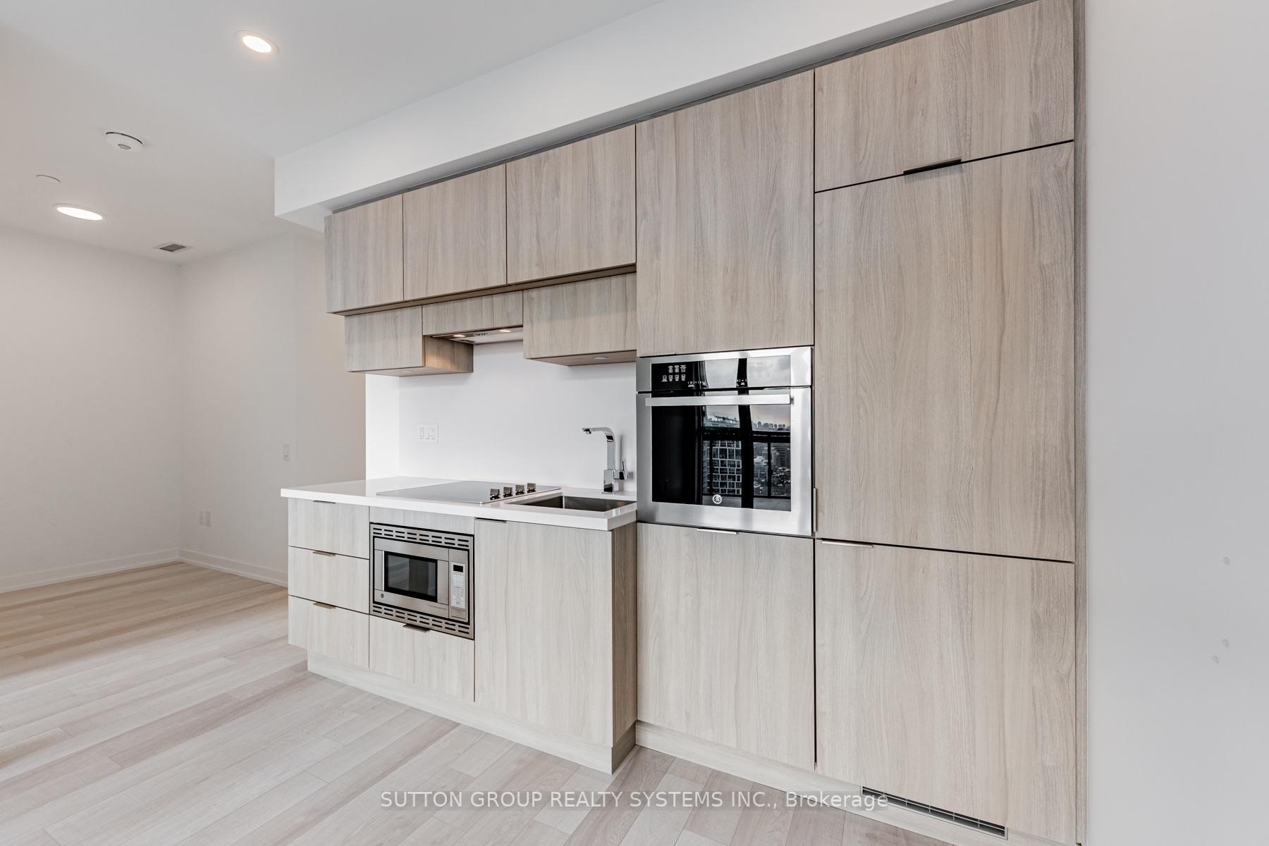 Photo 4 of 39 Roehampton Avenue, Toronto, Mount Pleasant West — HOMEH