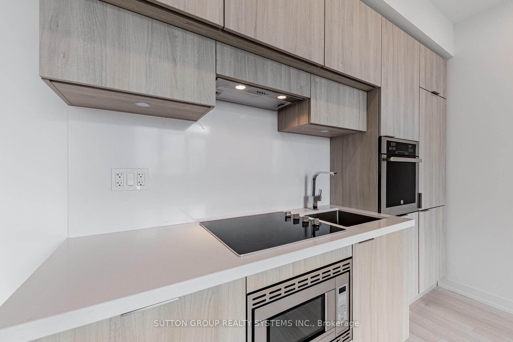 Photo 5 of 39 Roehampton Avenue, Toronto, Mount Pleasant West — HOMEH