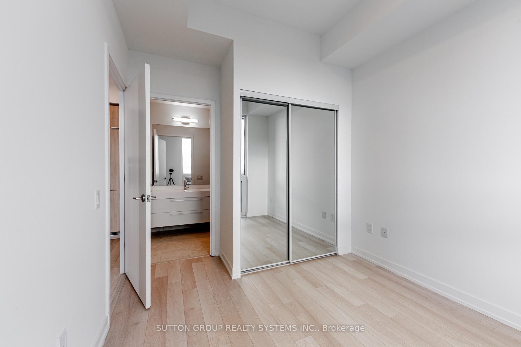 Photo 12 of 39 Roehampton Avenue, Toronto, Mount Pleasant West — HOMEH