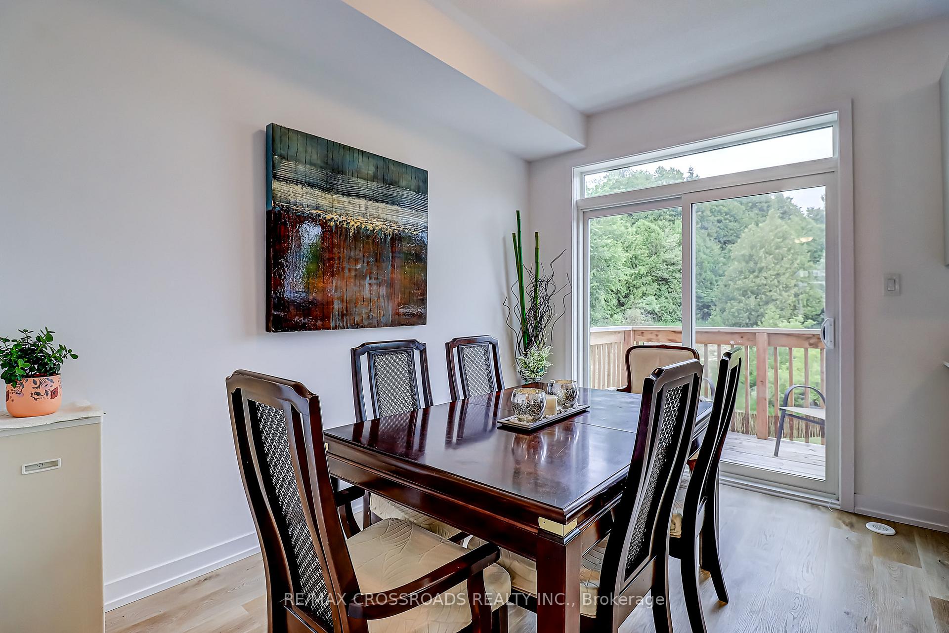 Photo 6 of 64 Lyall Stokes Circle, East Gwillimbury, Mt Albert — HOMEH