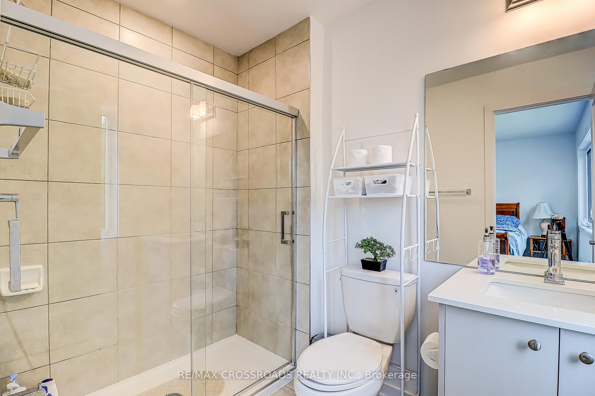 Photo 10 of 64 Lyall Stokes Circle, East Gwillimbury, Mt Albert — HOMEH