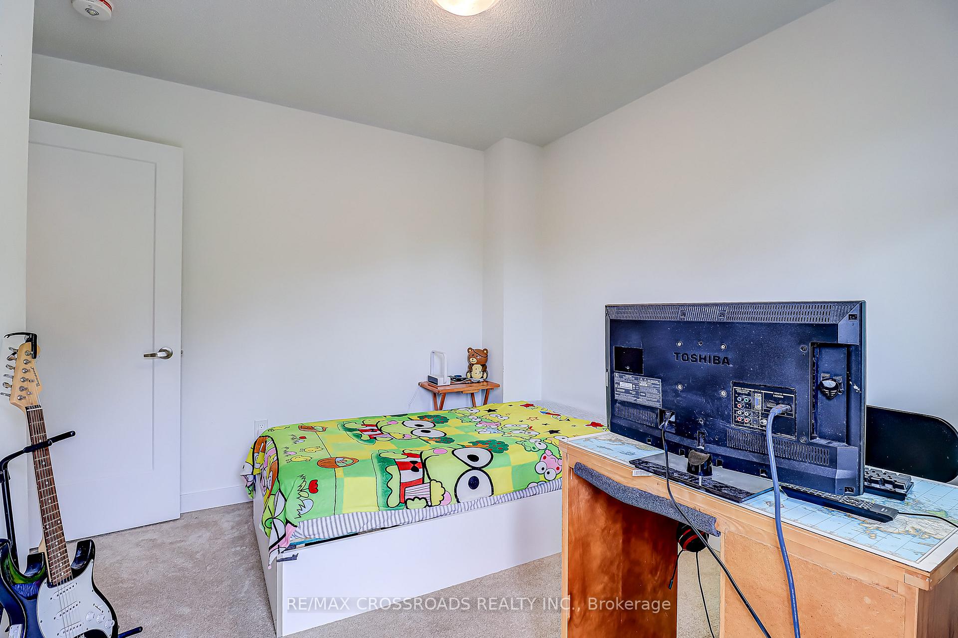Photo 11 of 64 Lyall Stokes Circle, East Gwillimbury, Mt Albert — HOMEH