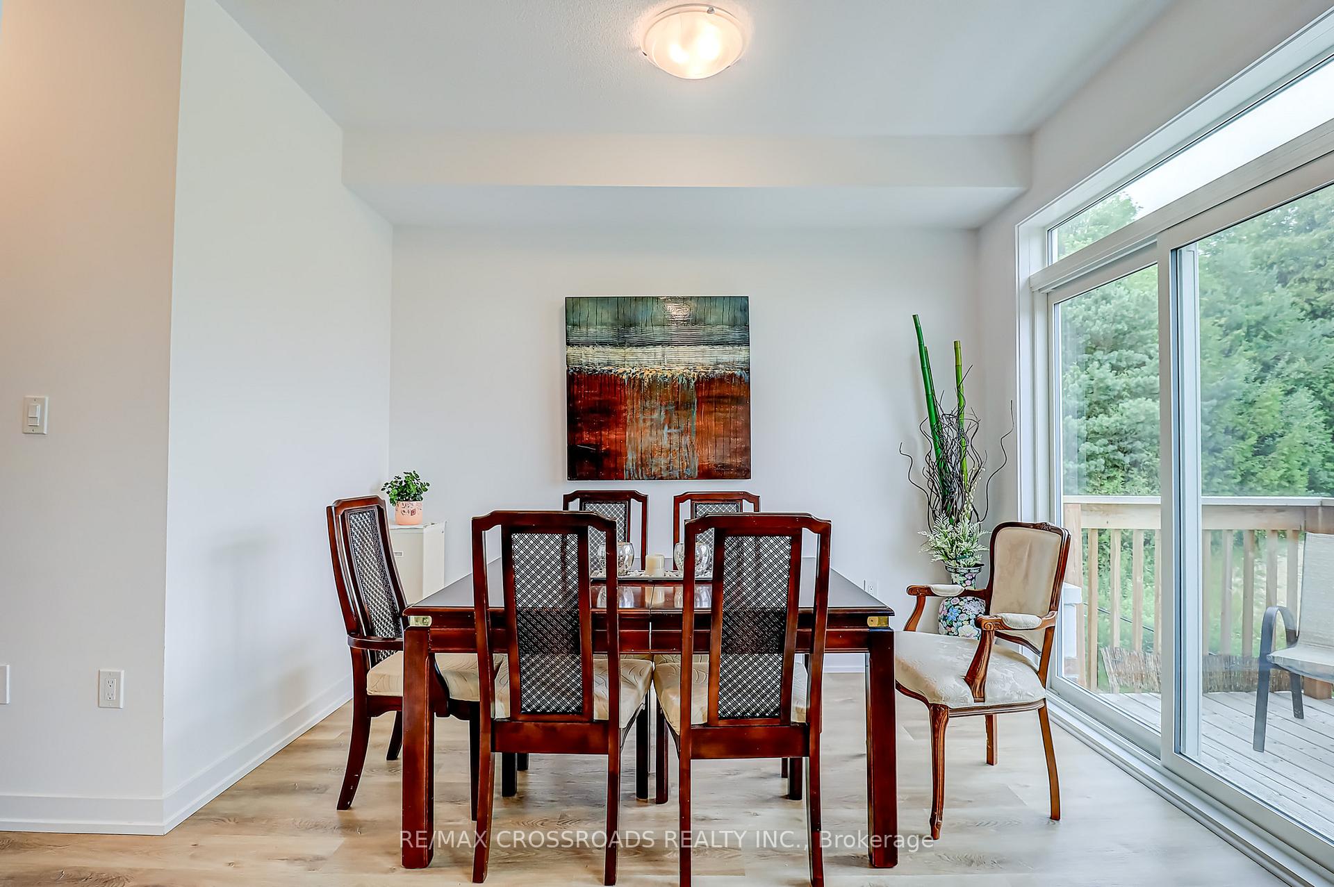 Photo 13 of 64 Lyall Stokes Circle, East Gwillimbury, Mt Albert — HOMEH