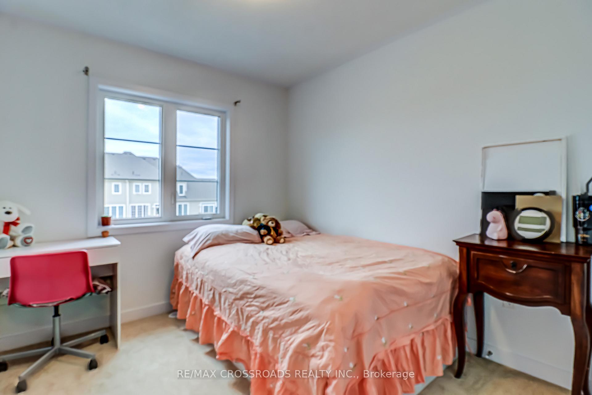 Photo 19 of 64 Lyall Stokes Circle, East Gwillimbury, Mt Albert — HOMEH