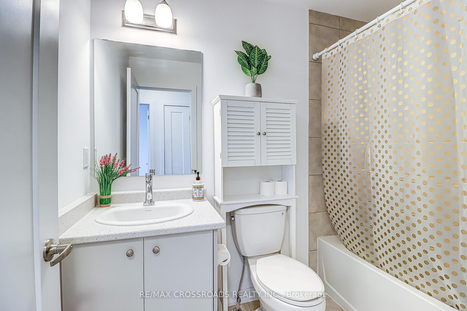 Photo 20 of 64 Lyall Stokes Circle, East Gwillimbury, Mt Albert — HOMEH