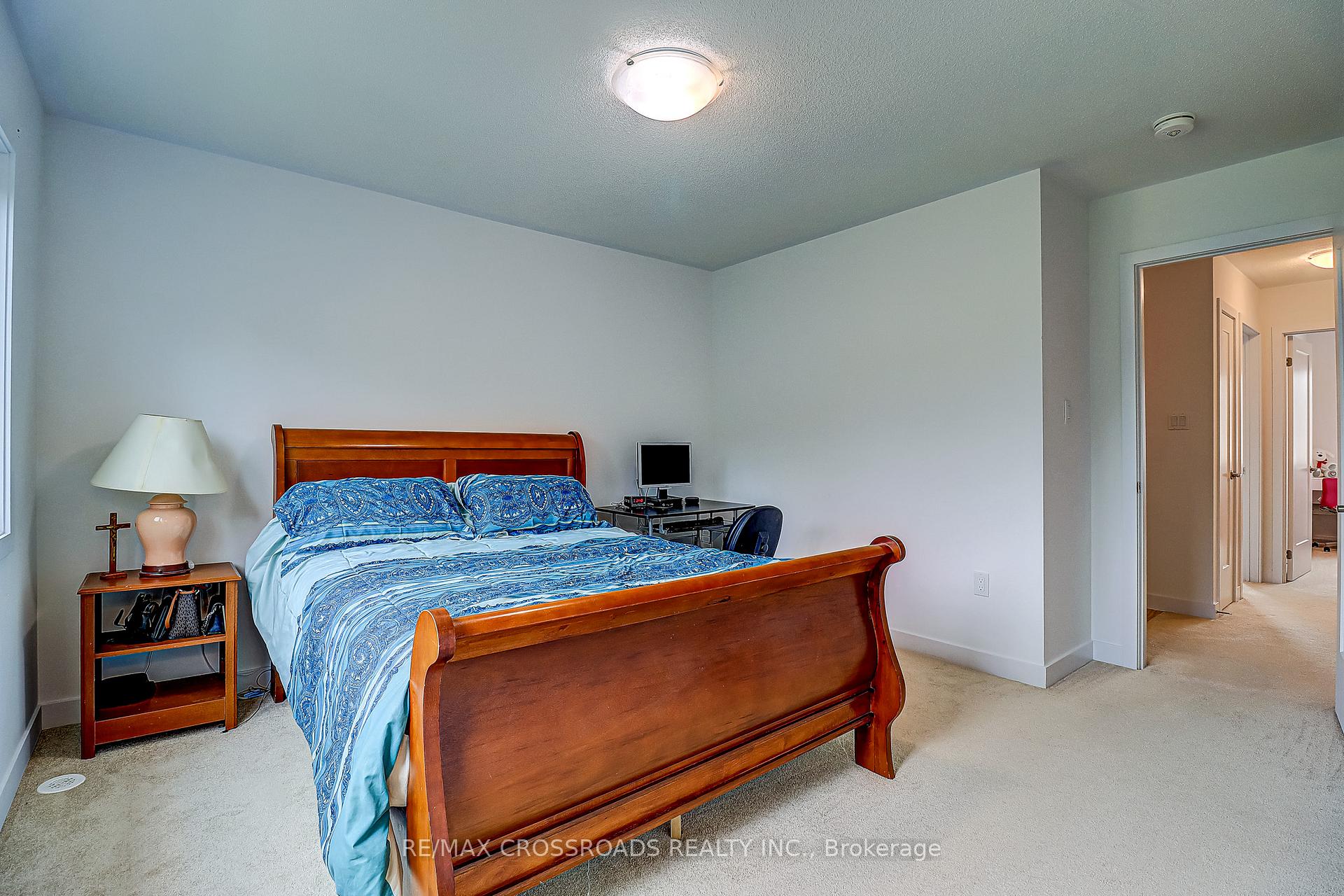 Photo 24 of 64 Lyall Stokes Circle, East Gwillimbury, Mt Albert — HOMEH