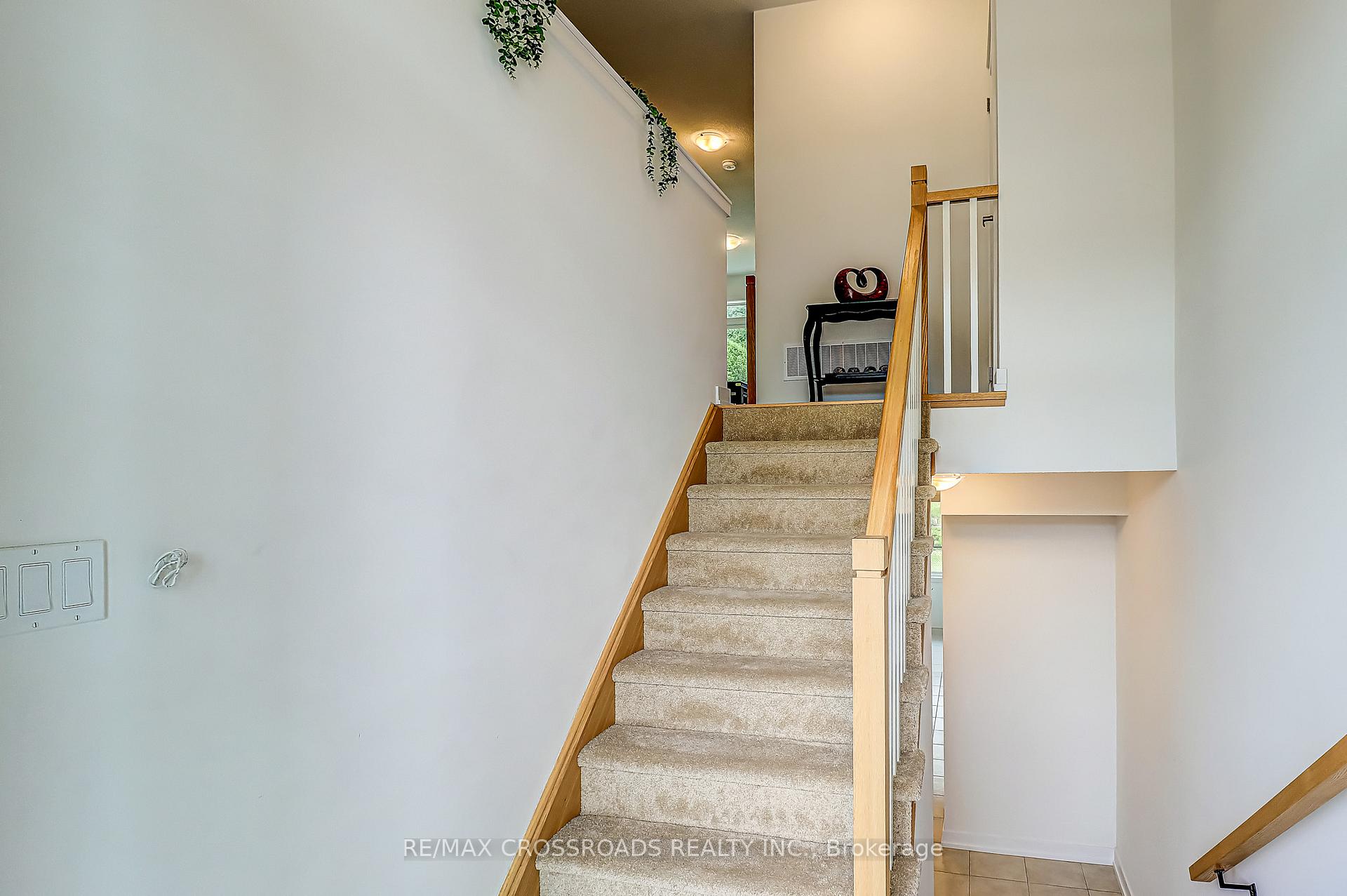 Photo 28 of 64 Lyall Stokes Circle, East Gwillimbury, Mt Albert — HOMEH