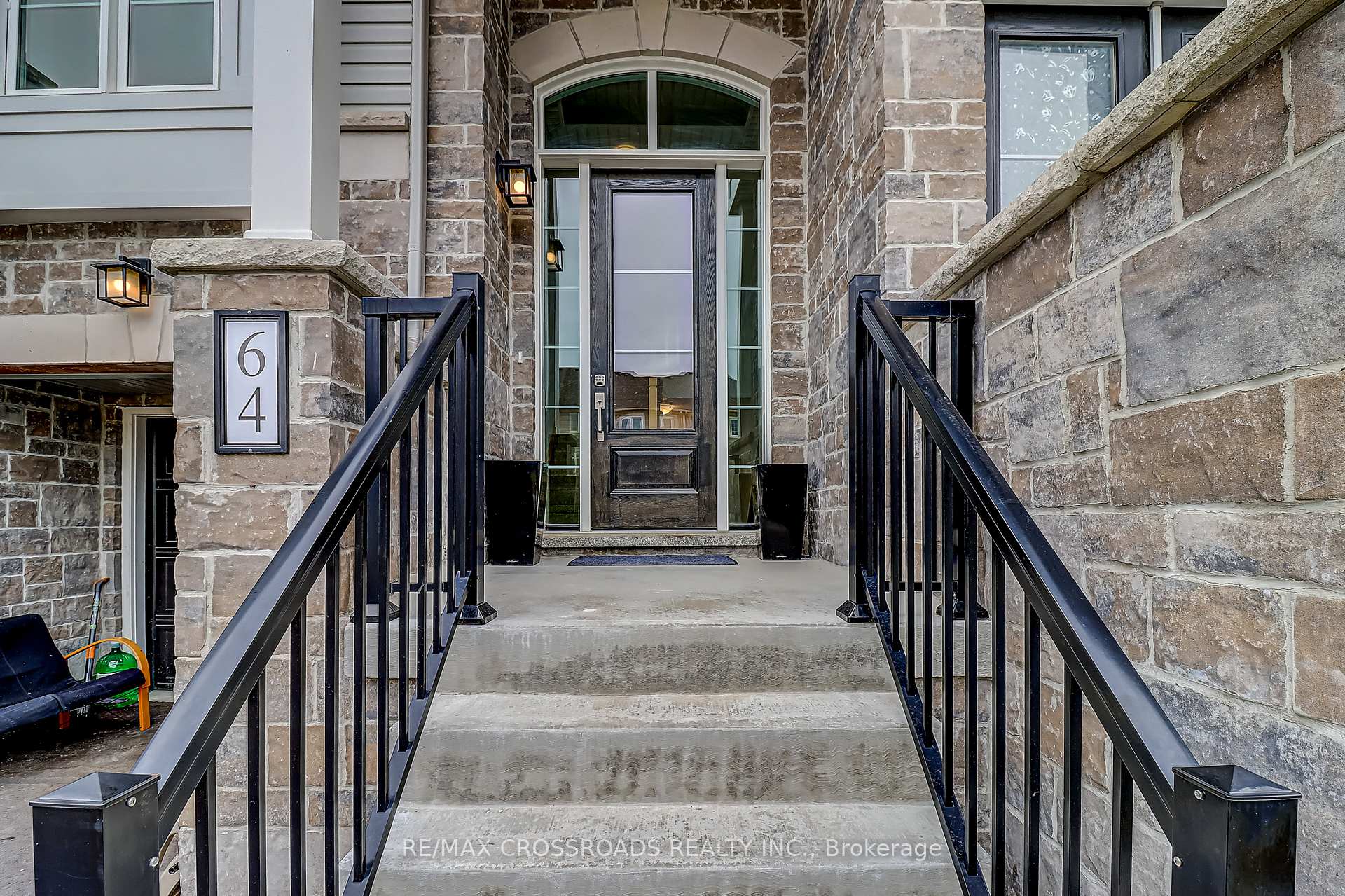 Photo 29 of 64 Lyall Stokes Circle, East Gwillimbury, Mt Albert — HOMEH