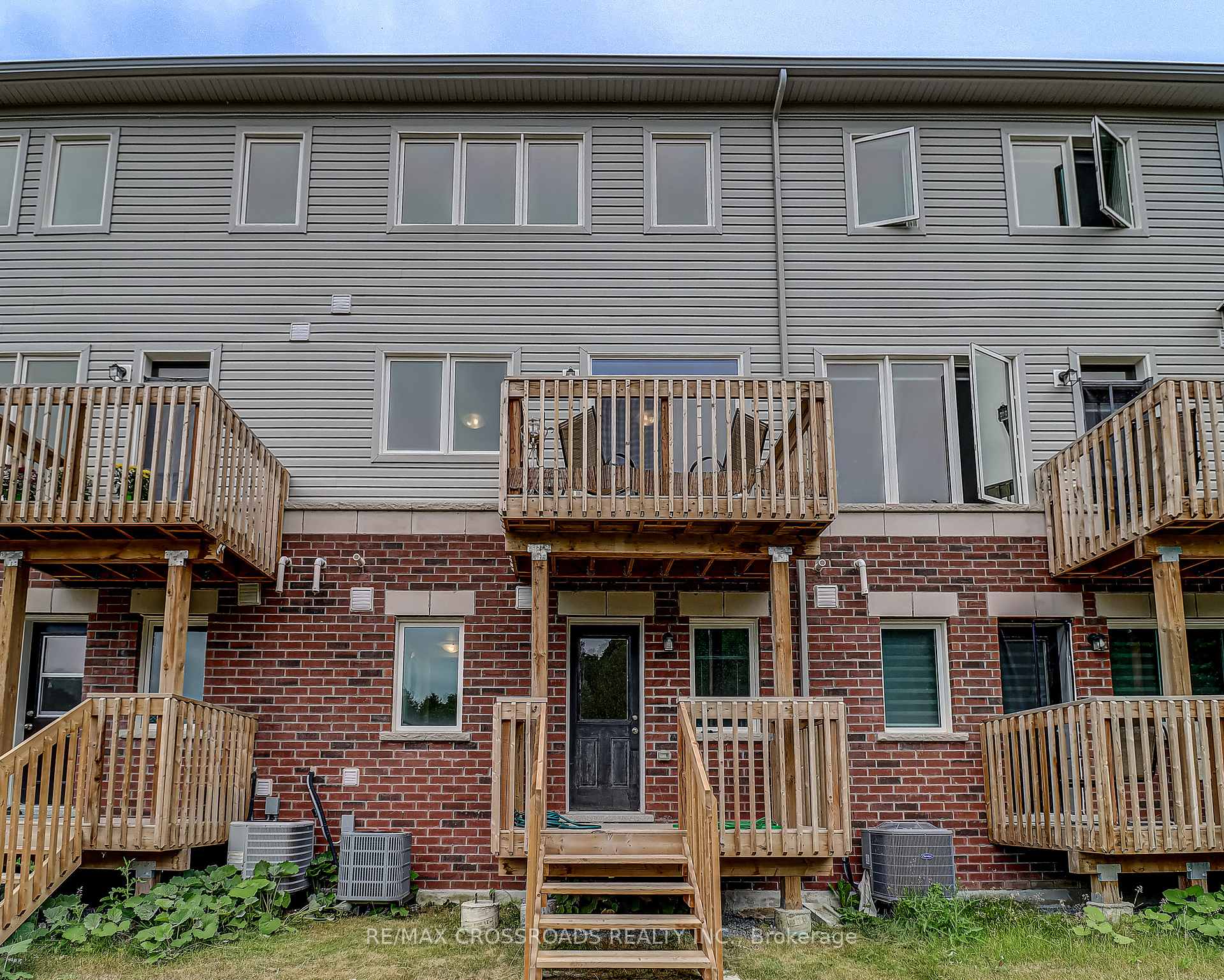 Photo 30 of 64 Lyall Stokes Circle, East Gwillimbury, Mt Albert — HOMEH