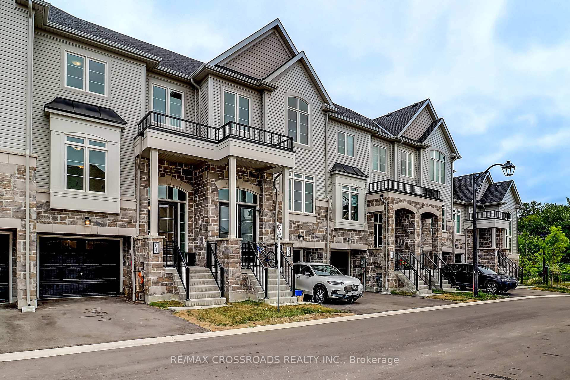 Photo 32 of 64 Lyall Stokes Circle, East Gwillimbury, Mt Albert — HOMEH